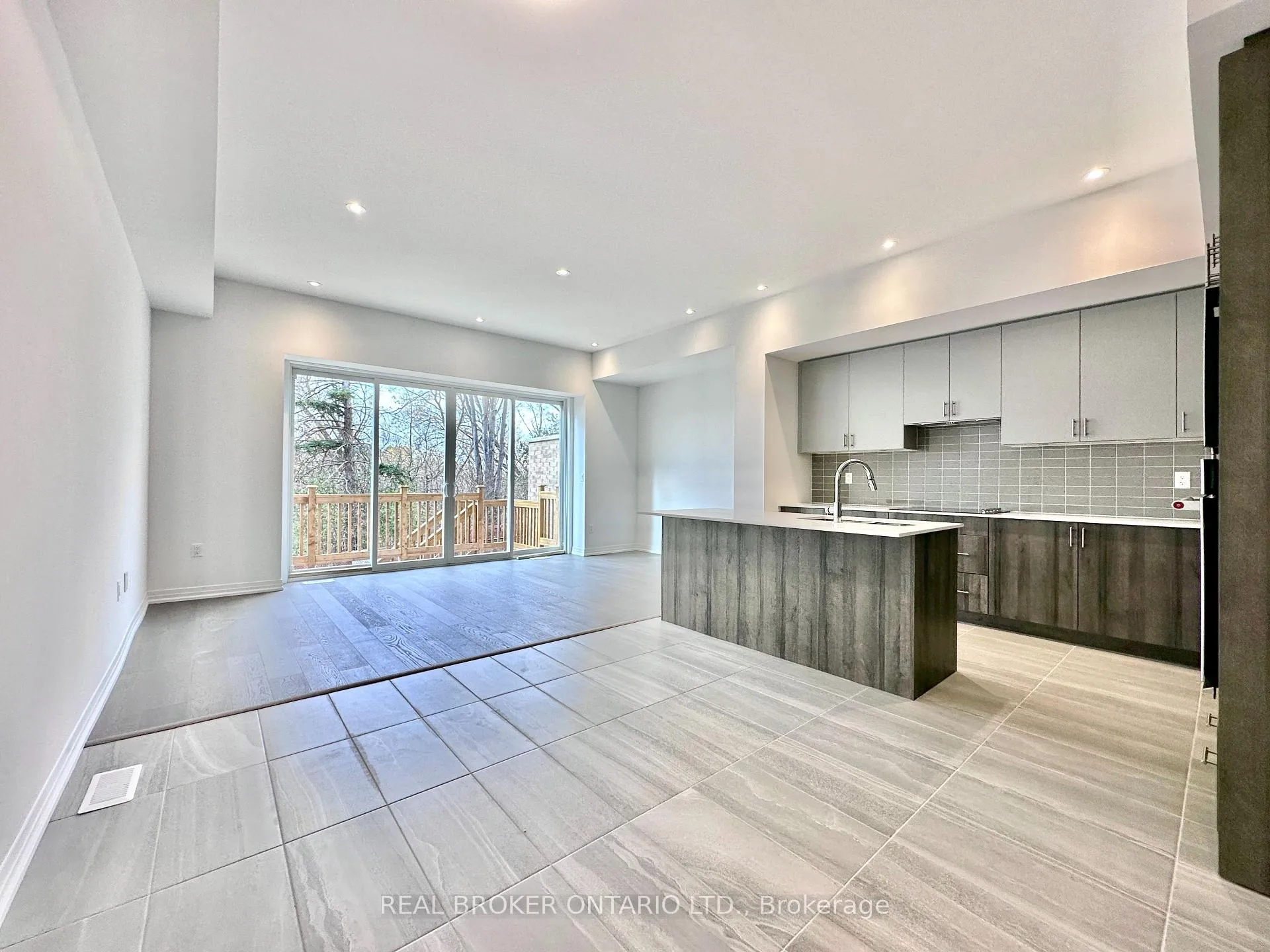Photo 7 of 22 Yans Way, Markham, Buttonville — HOMEH