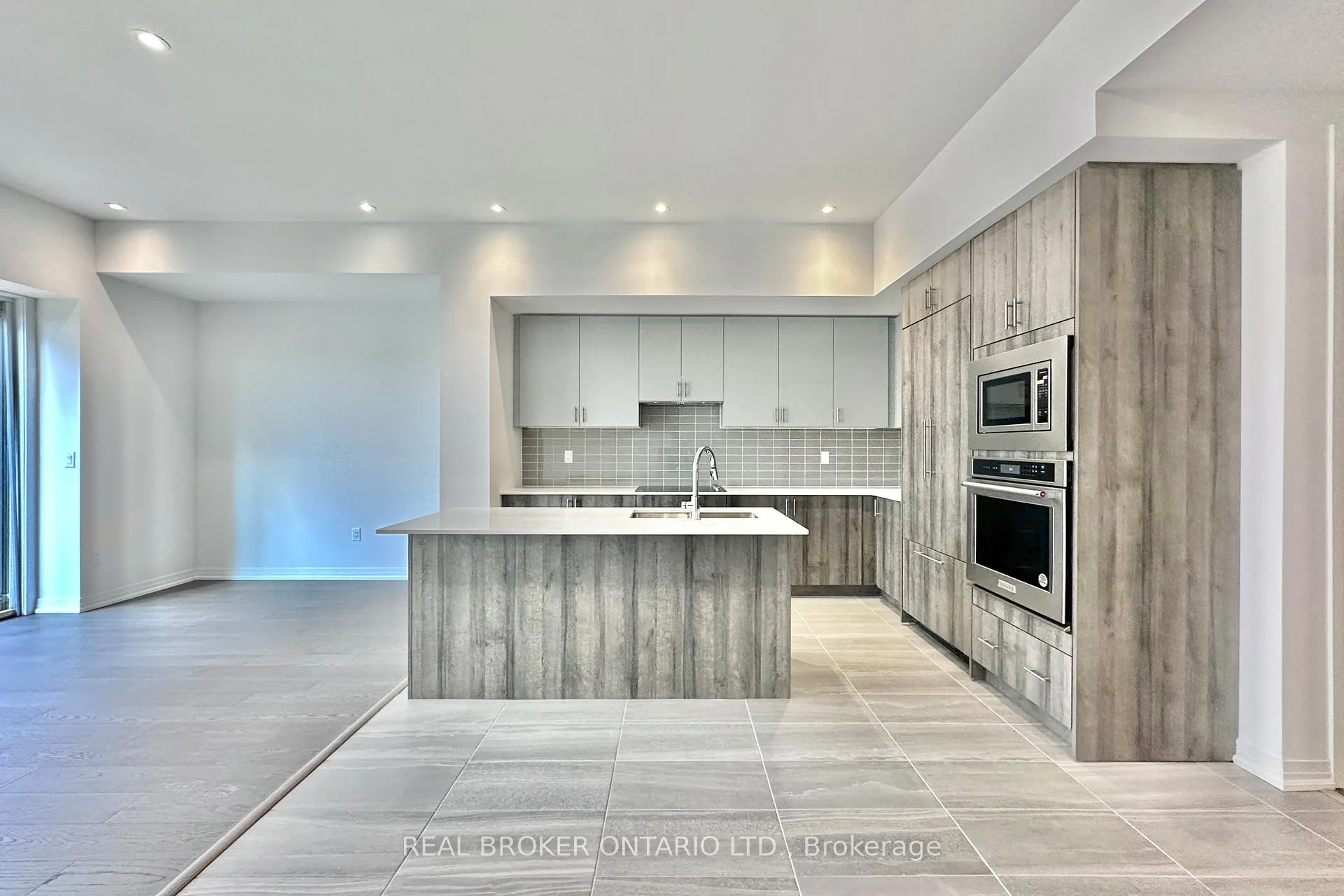 Photo 13 of 22 Yans Way, Markham, Buttonville — HOMEH