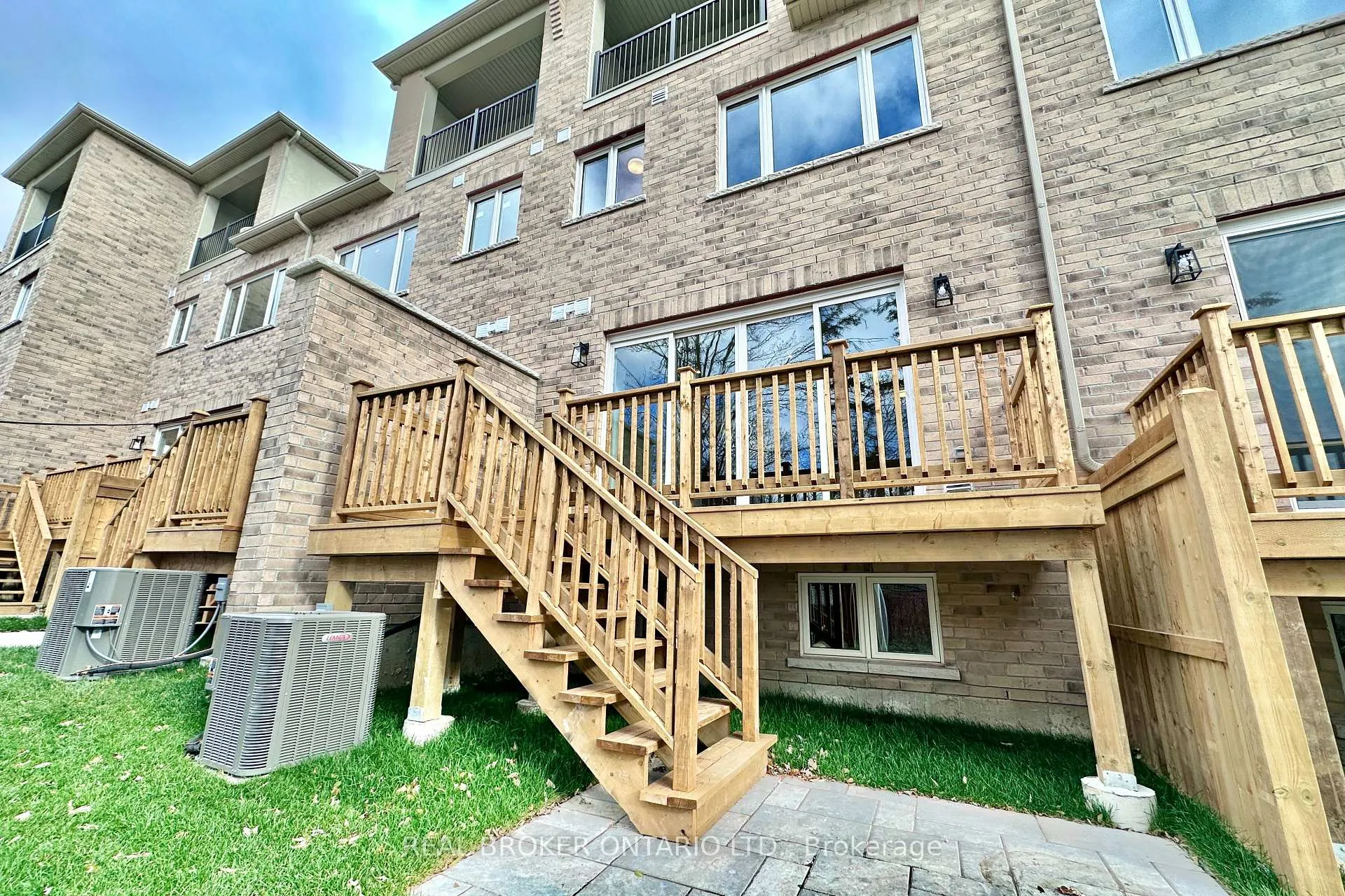 Photo 18 of 22 Yans Way, Markham, Buttonville — HOMEH