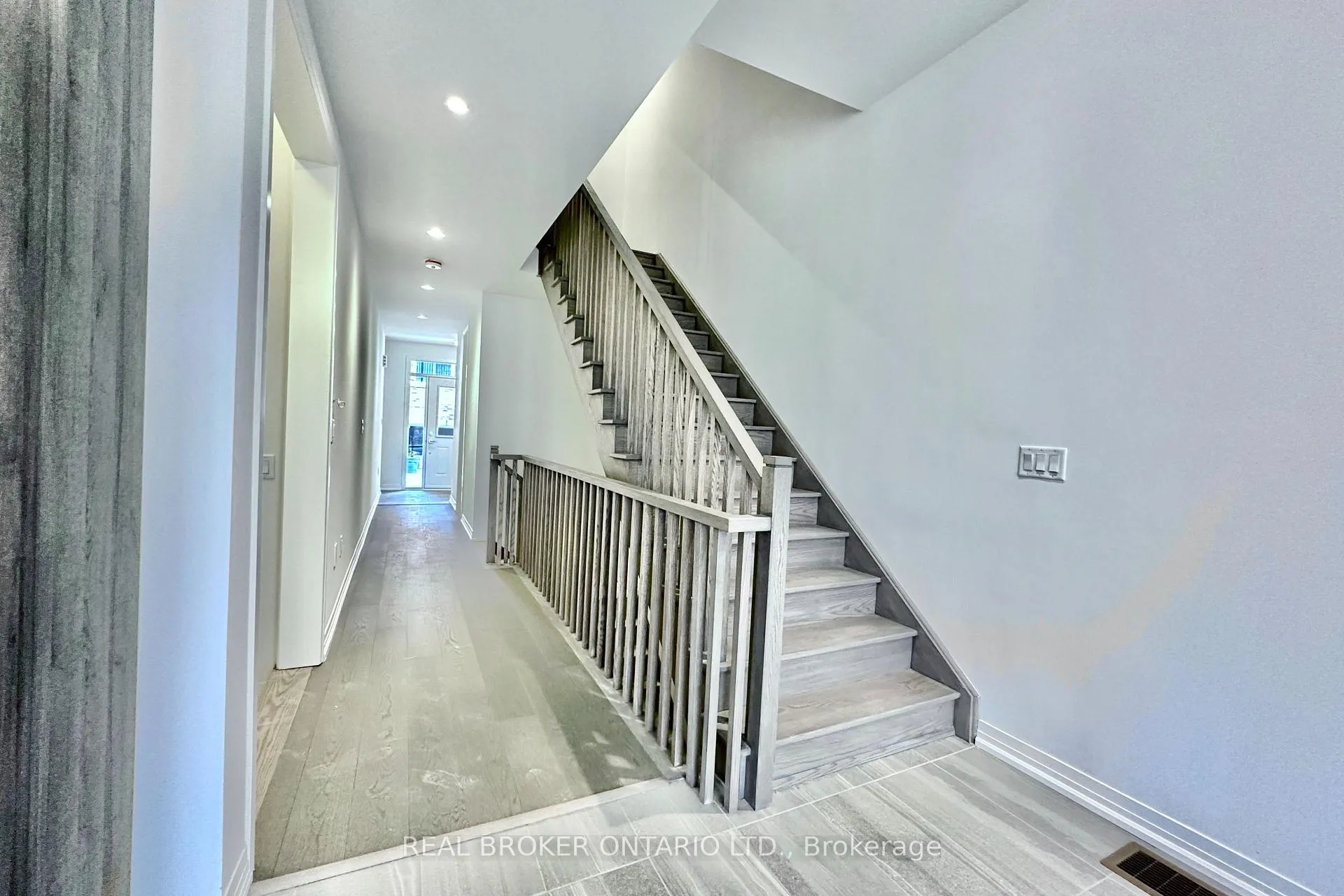 Photo 20 of 22 Yans Way, Markham, Buttonville — HOMEH