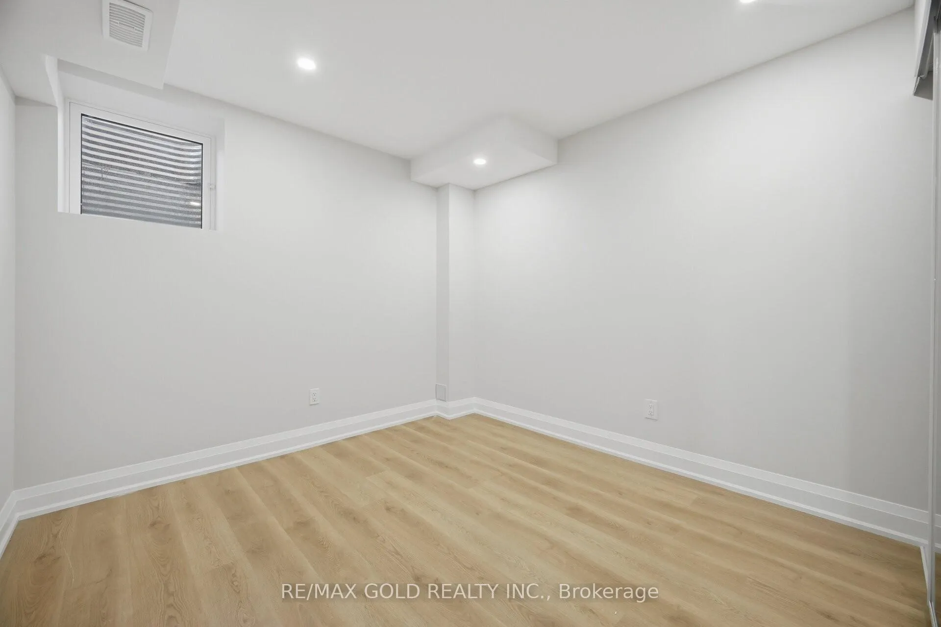 Photo 22 of 15 Perdita Road, Brampton, Bram West — HOMEH