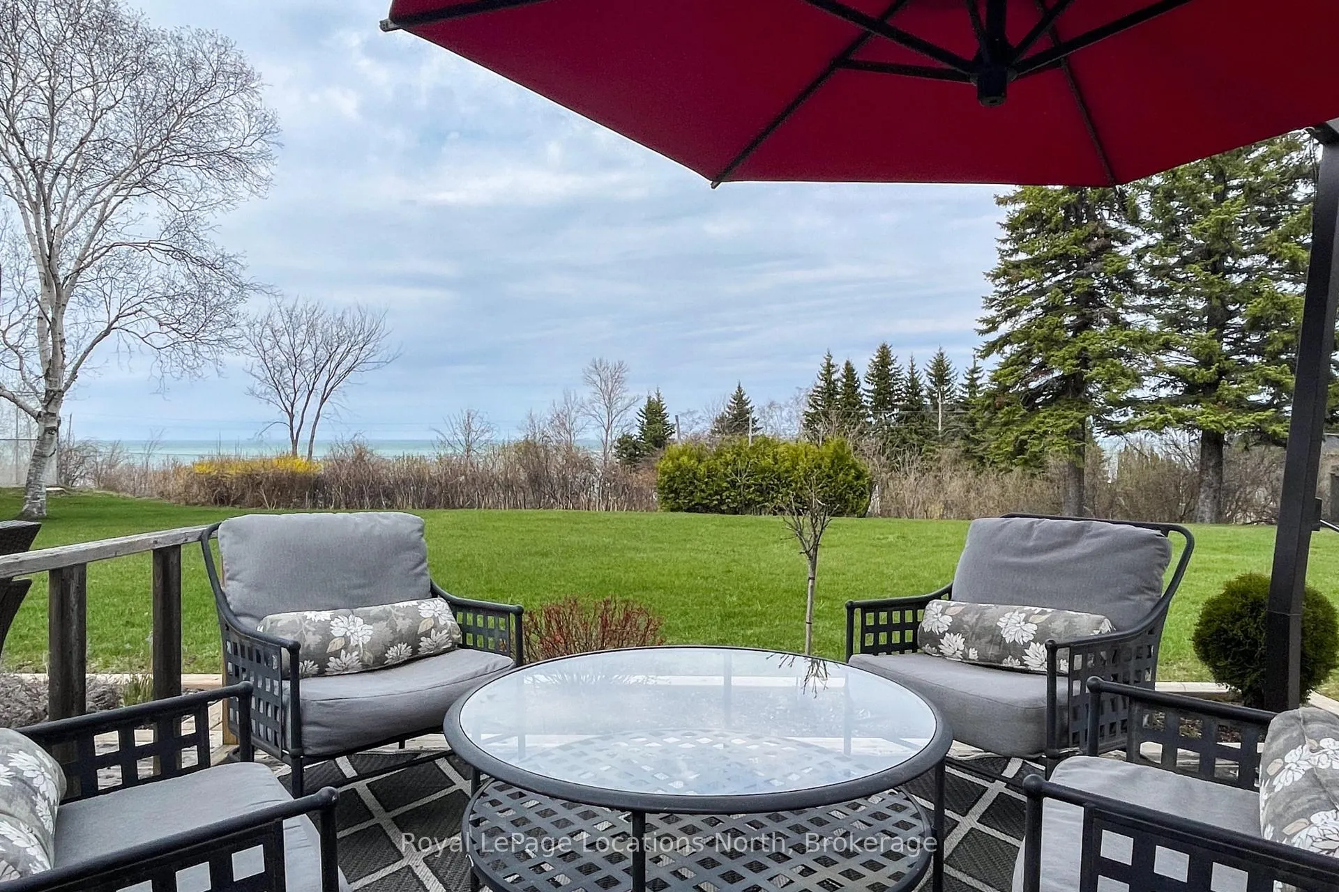 Photo 2 of Unit 6, 139 Lakeshore Road E, Blue Mountains — HOMEH
