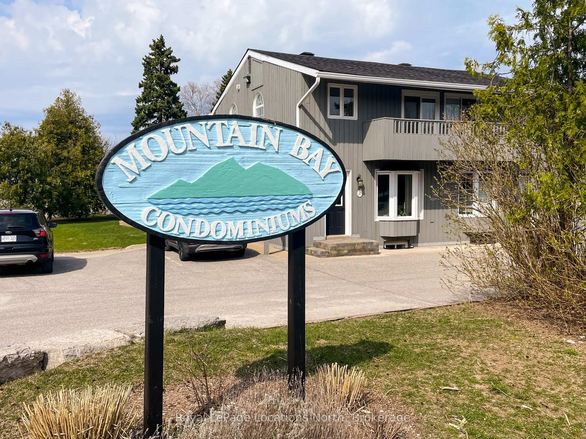Photo 4 of Unit 6, 139 Lakeshore Road E, Blue Mountains — HOMEH