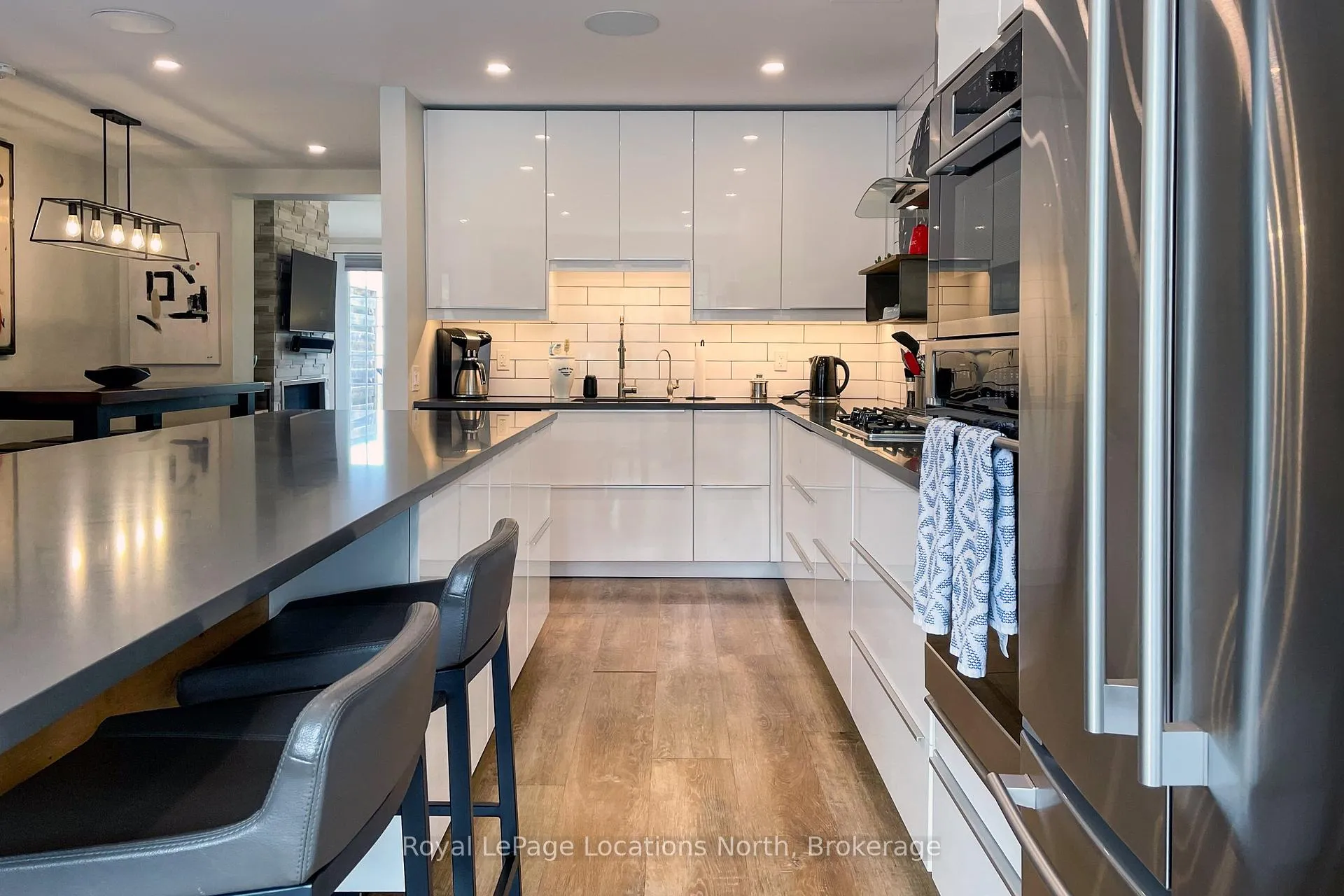 Photo 7 of Unit 6, 139 Lakeshore Road E, Blue Mountains — HOMEH