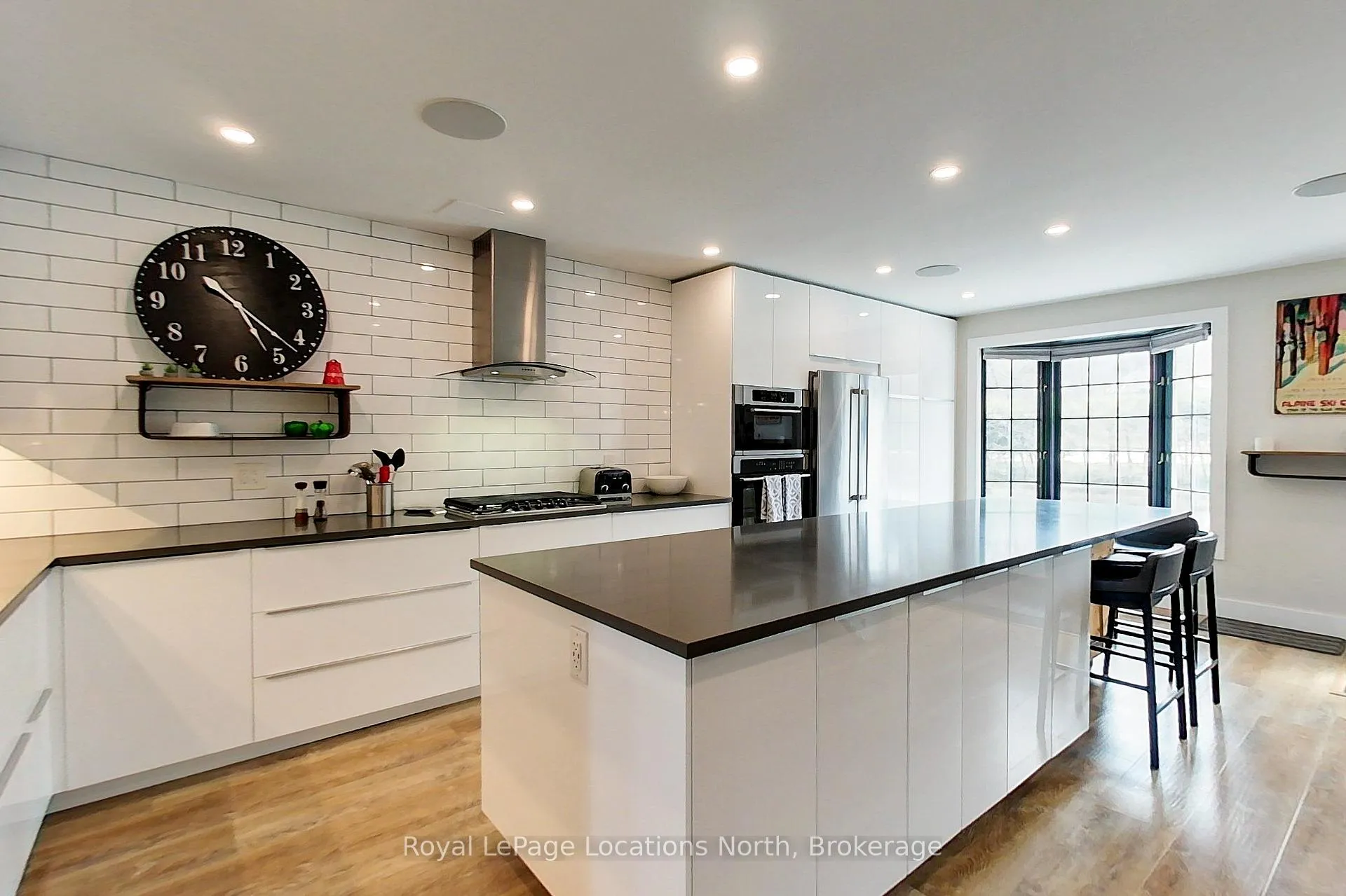 Photo 10 of Unit 6, 139 Lakeshore Road E, Blue Mountains — HOMEH