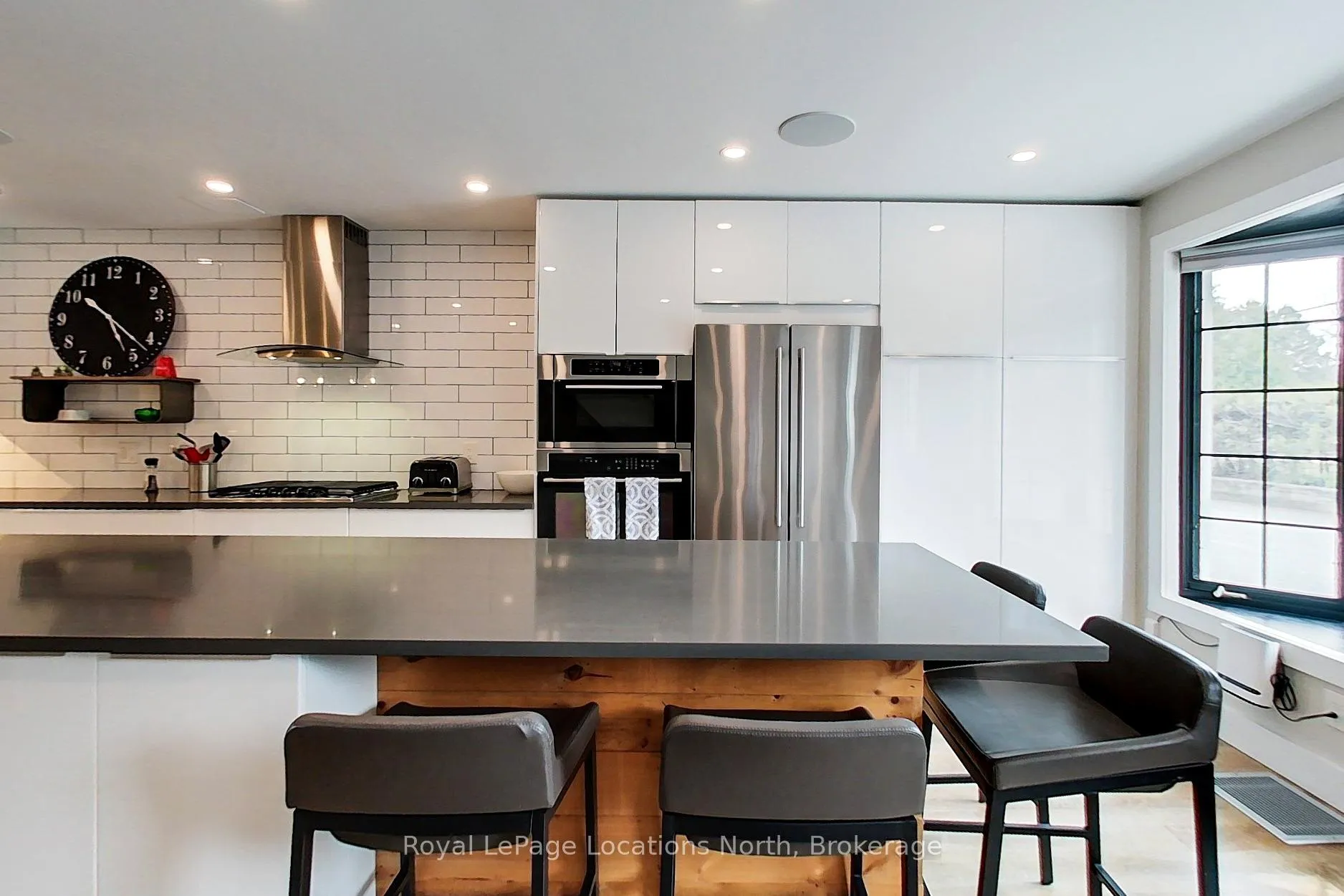 Photo 11 of Unit 6, 139 Lakeshore Road E, Blue Mountains — HOMEH