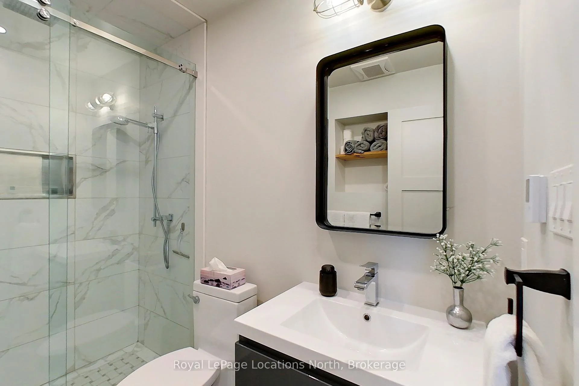 Photo 15 of Unit 6, 139 Lakeshore Road E, Blue Mountains — HOMEH