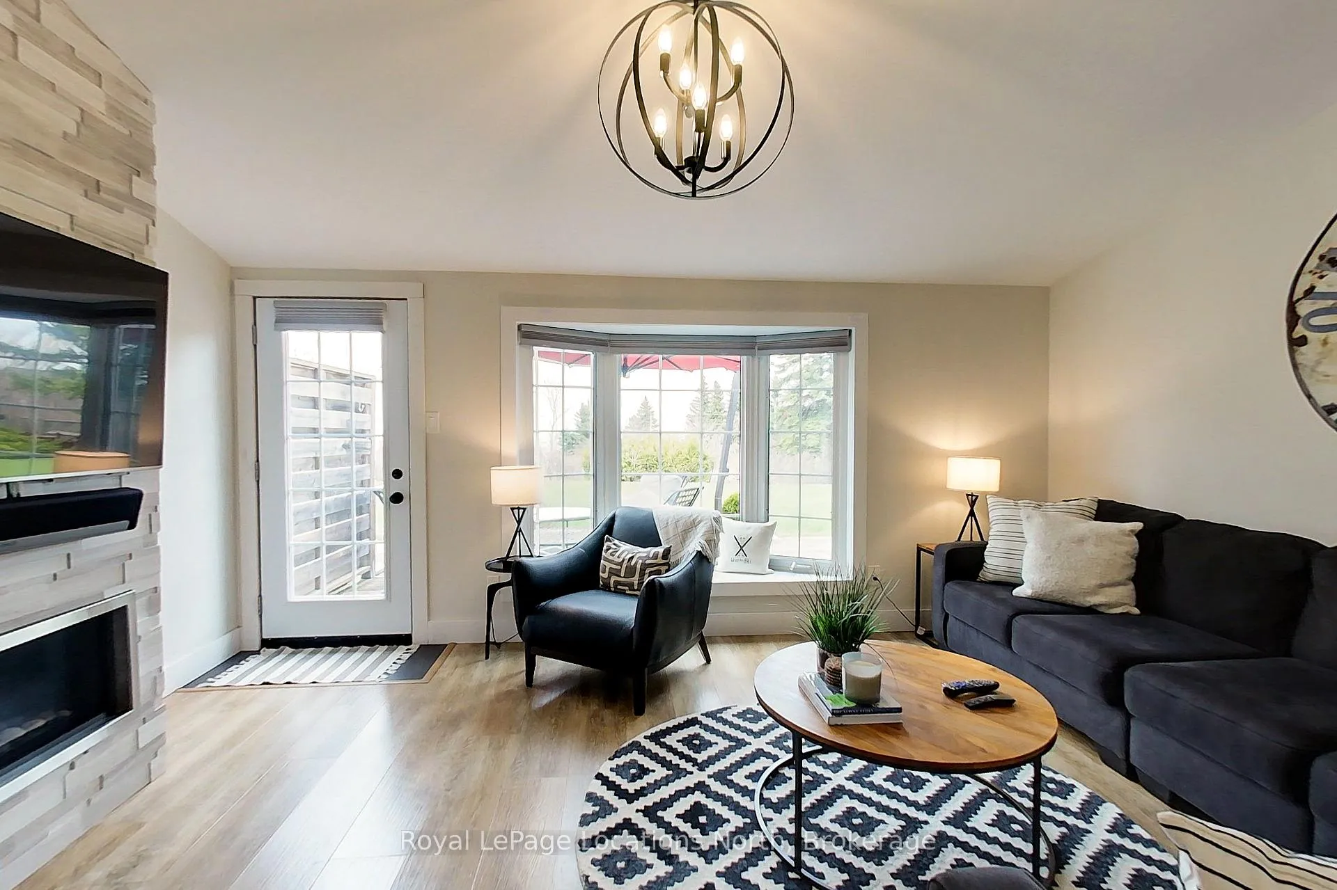 Photo 17 of Unit 6, 139 Lakeshore Road E, Blue Mountains — HOMEH