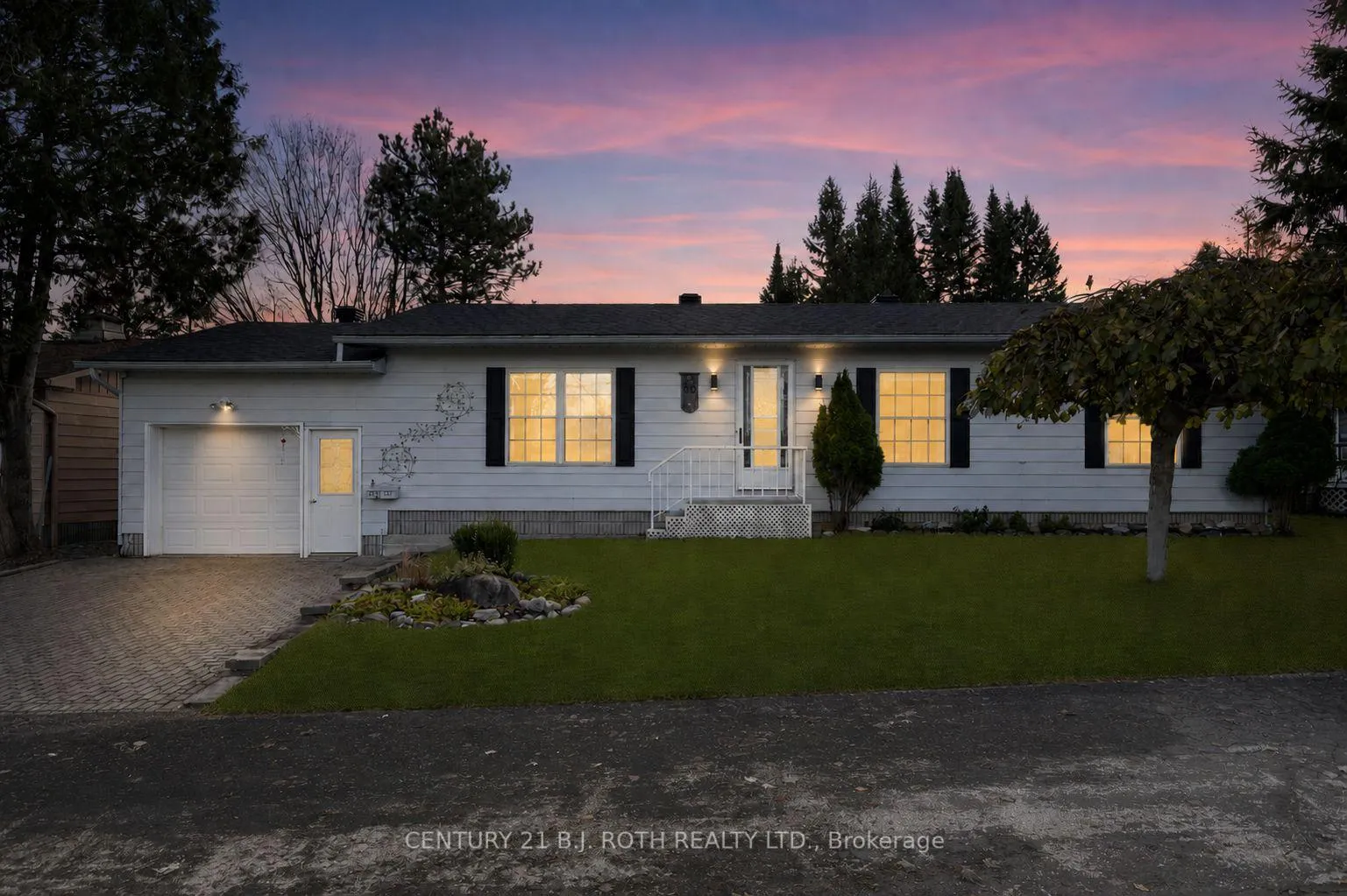 Photo 1 of 60 Tamarack Drive, Oro-Medonte, Rural Oro-Medonte — HOMEH