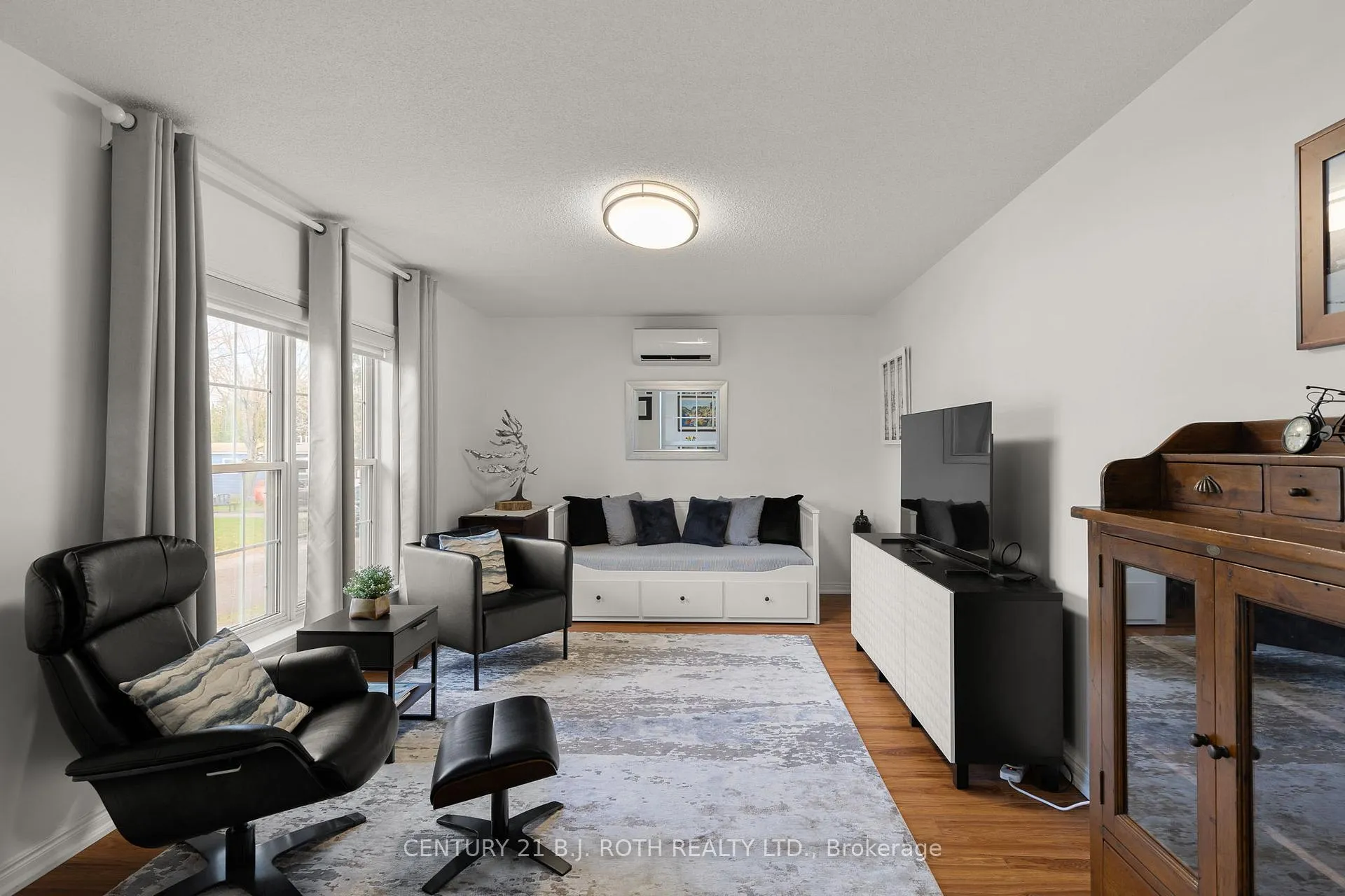 Photo 5 of 60 Tamarack Drive, Oro-Medonte, Rural Oro-Medonte — HOMEH