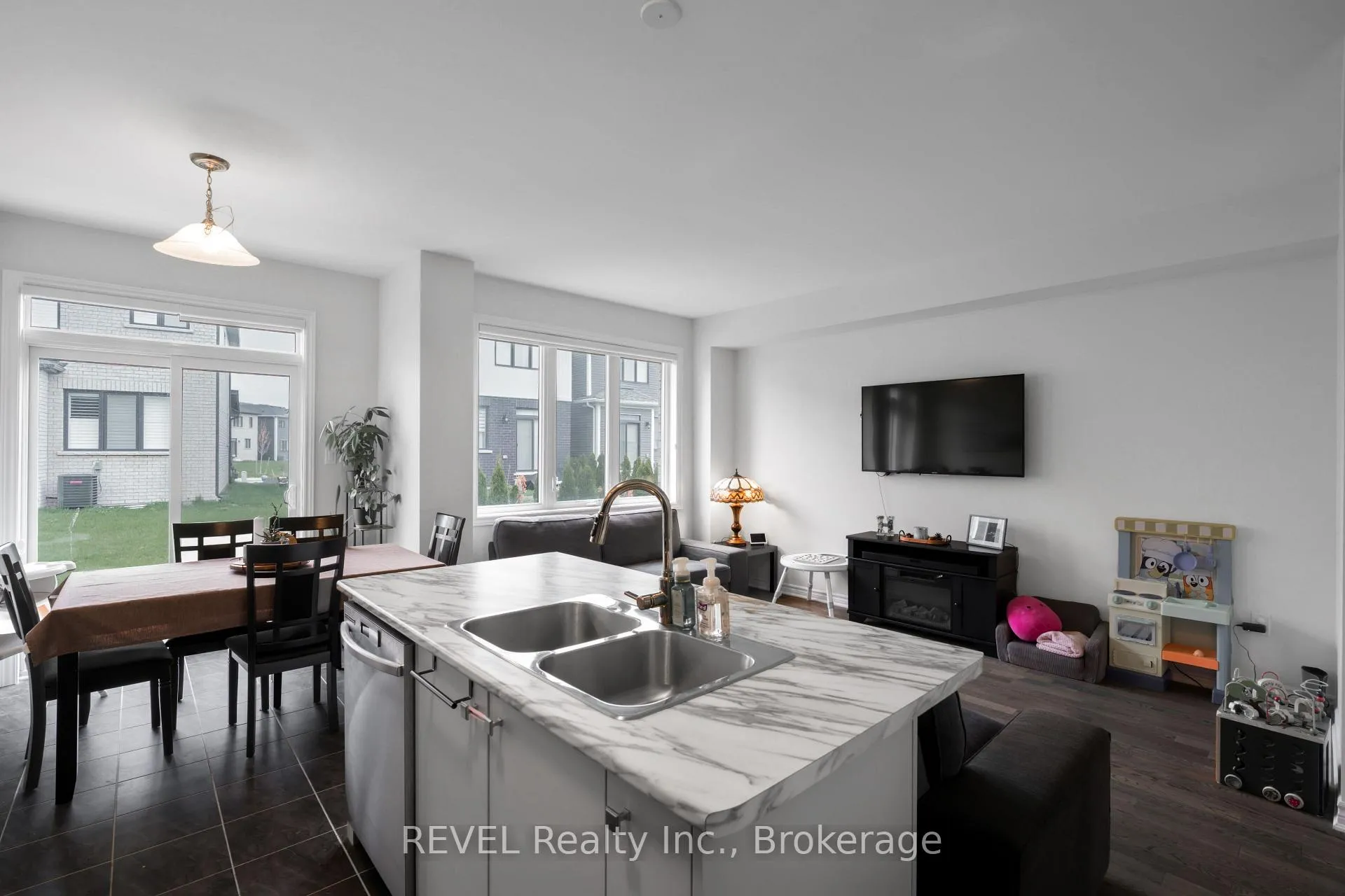 Photo 13 of 64 Stern Drive, Welland, Dain City — HOMEH
