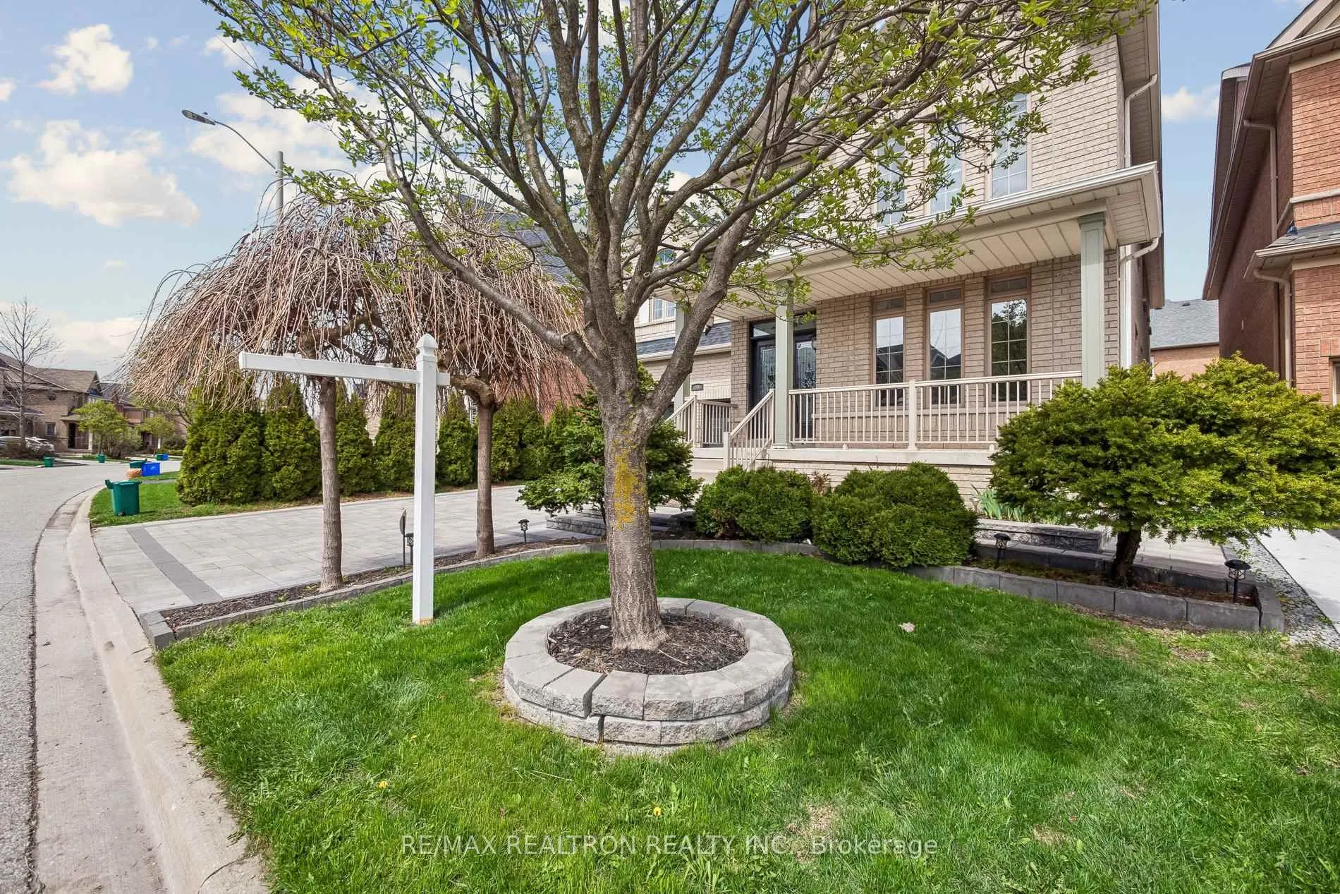 Photo 4 of 146 Seabreeze Avenue, Vaughan, Patterson — HOMEH
