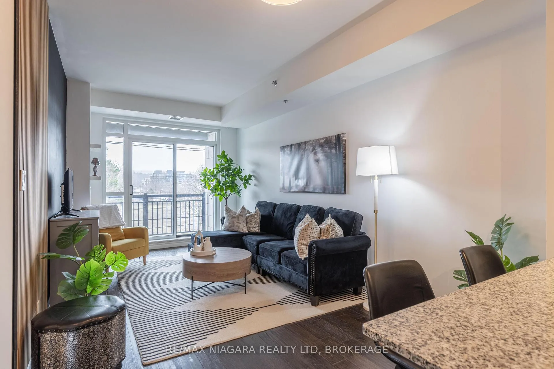 Photo 5 of Unit 203, 34 Plains Road E, Burlington, LaSalle — HOMEH