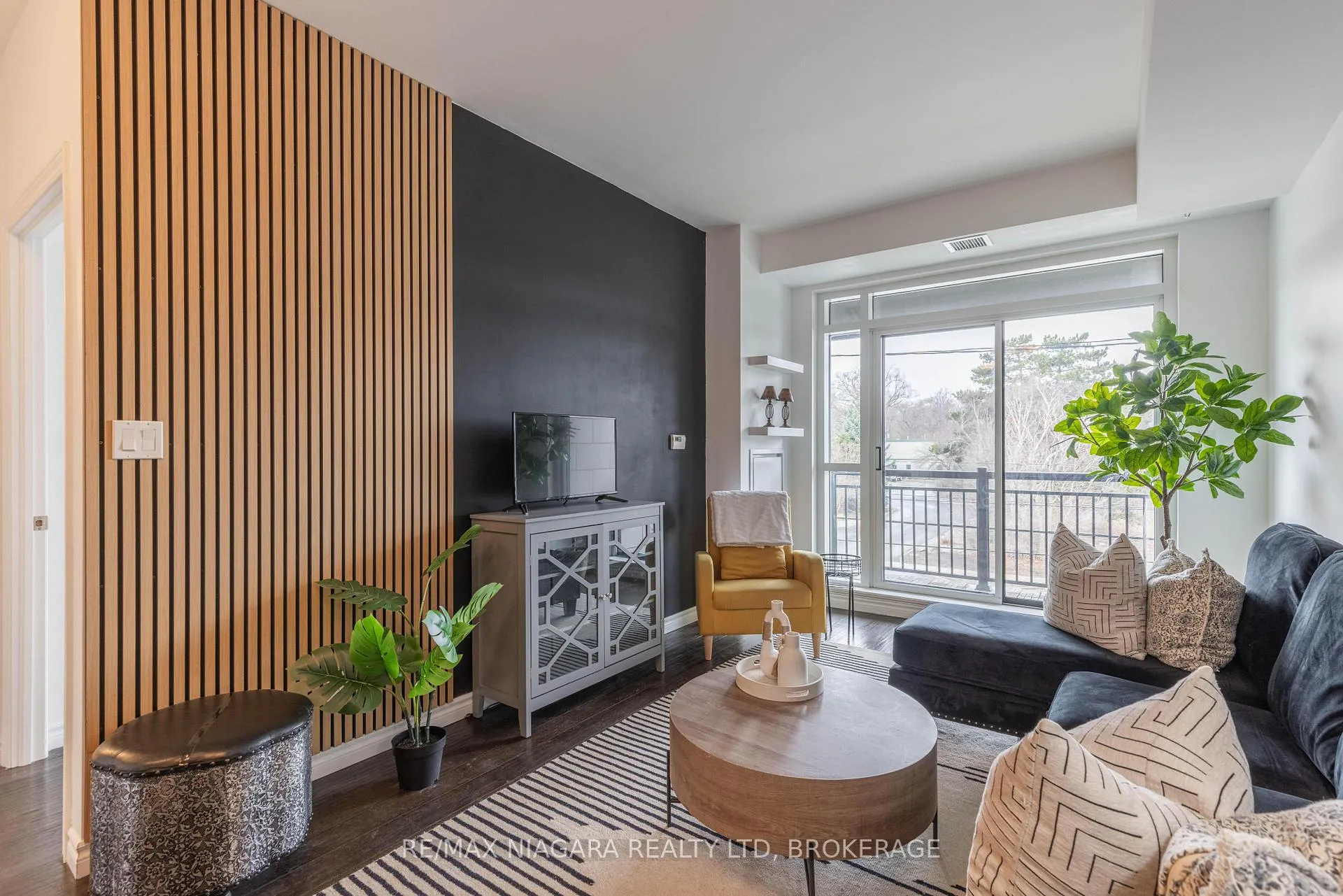 Photo 6 of Unit 203, 34 Plains Road E, Burlington, LaSalle — HOMEH