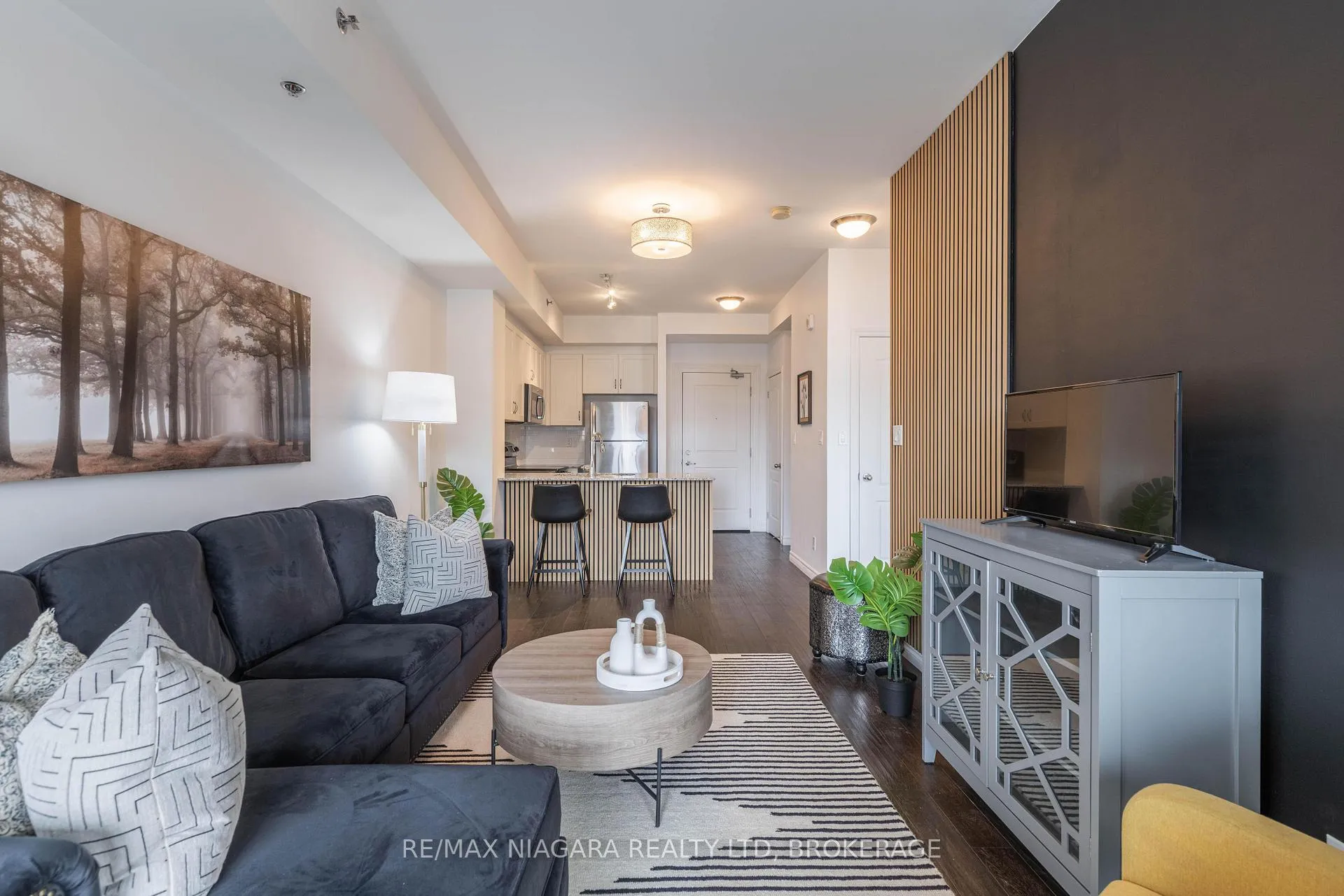 Photo 7 of Unit 203, 34 Plains Road E, Burlington, LaSalle — HOMEH