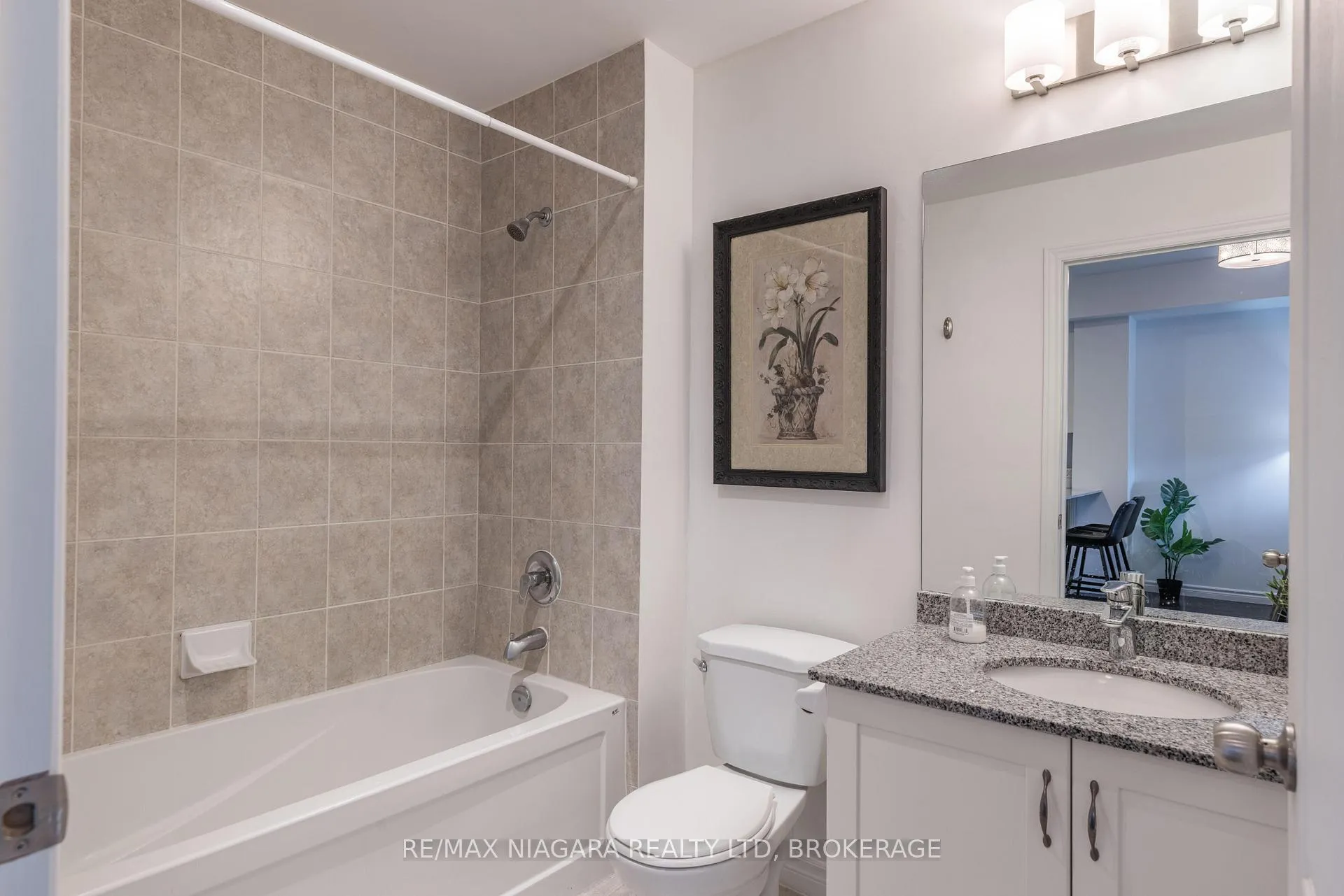 Photo 10 of Unit 203, 34 Plains Road E, Burlington, LaSalle — HOMEH