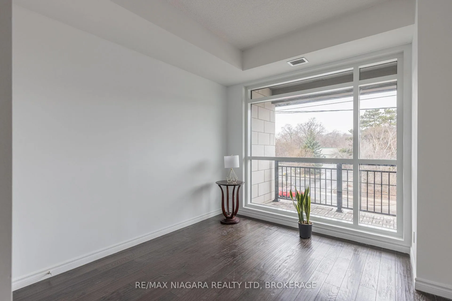 Photo 11 of Unit 203, 34 Plains Road E, Burlington, LaSalle — HOMEH