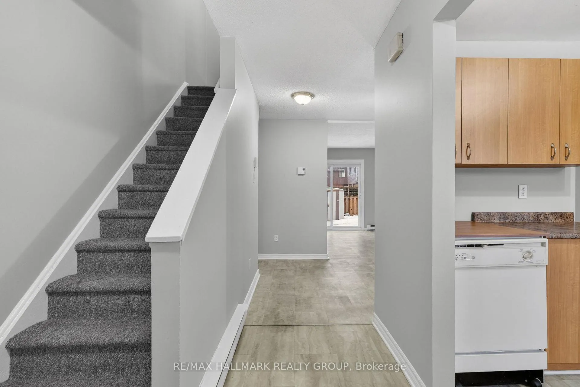 Photo 2 of 3219 Stockton Drive, Ottawa, Blossom Park/Kemp Park/Findlay Creek — HOMEH
