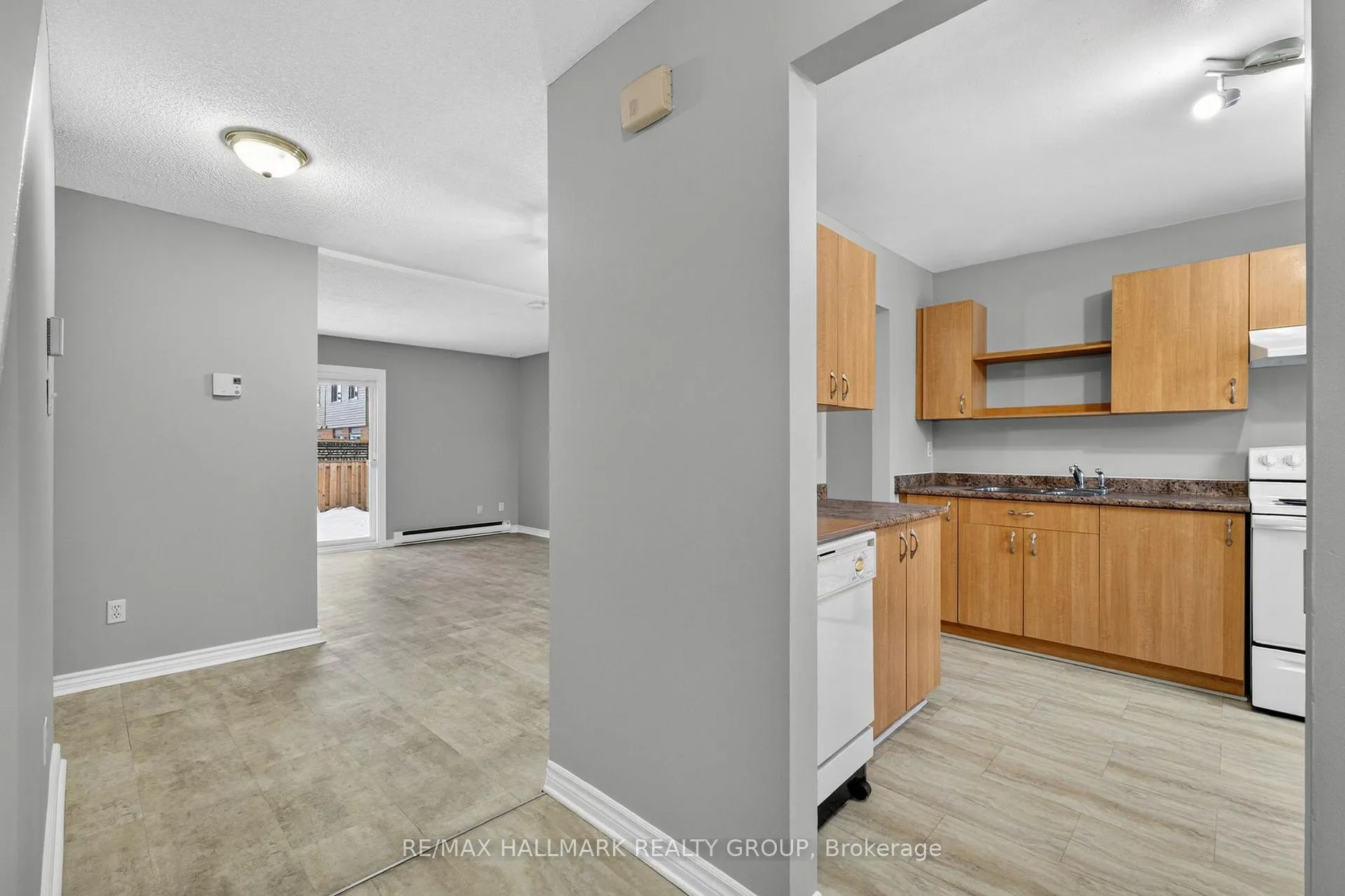 Photo 3 of 3219 Stockton Drive, Ottawa, Blossom Park/Kemp Park/Findlay Creek — HOMEH