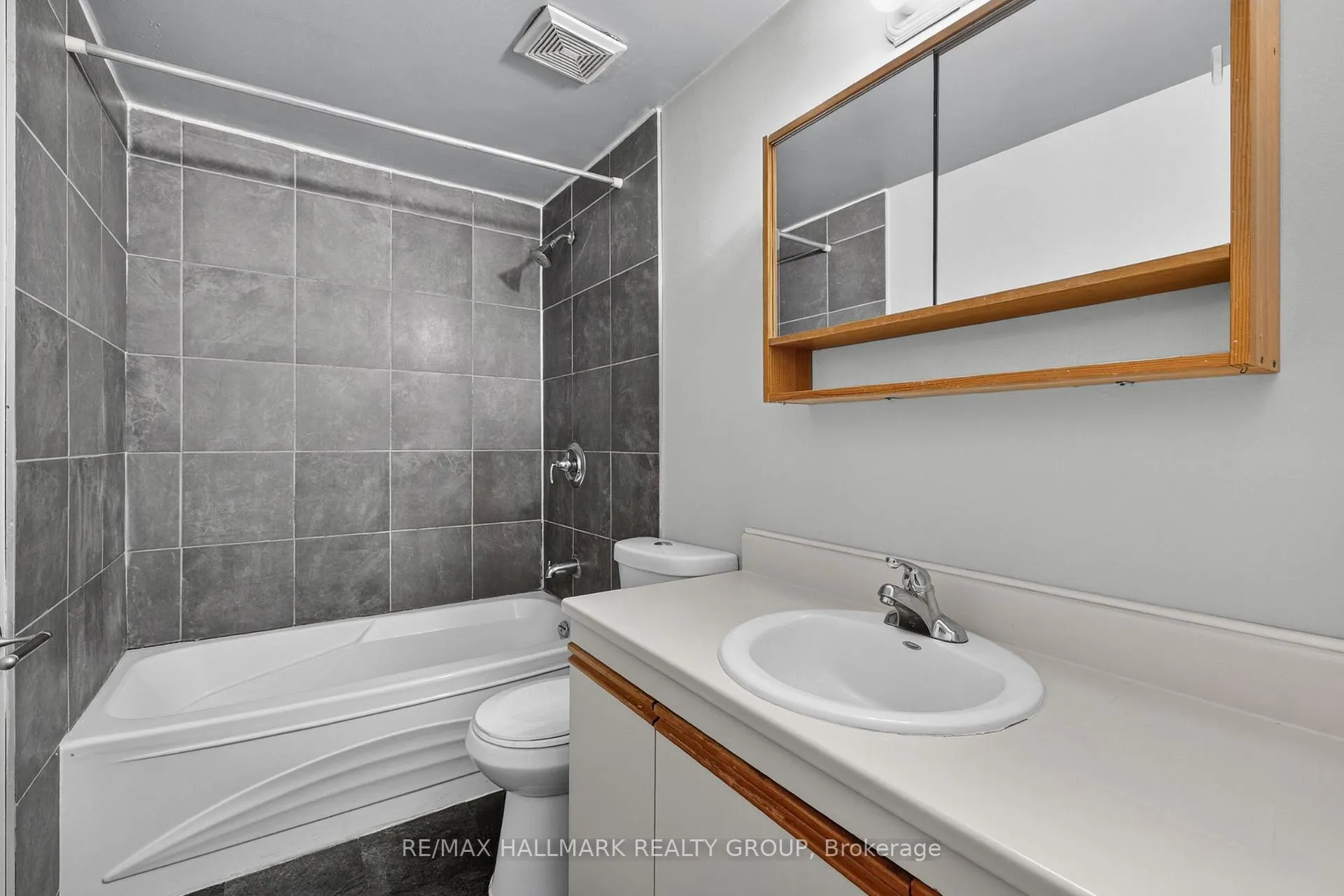 Photo 33 of 3219 Stockton Drive, Ottawa, Blossom Park/Kemp Park/Findlay Creek — HOMEH