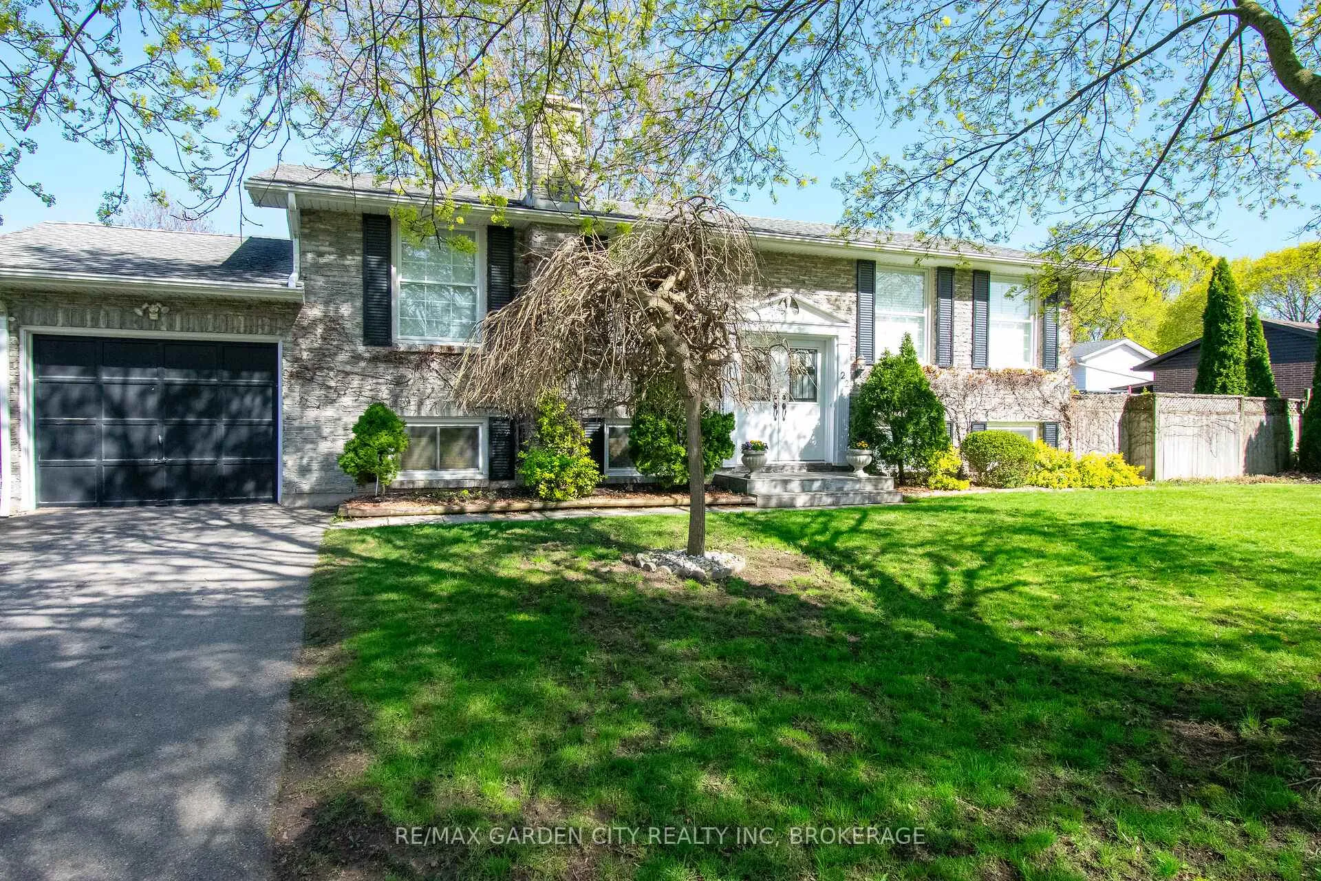 Photo 1 of 22 Shetland Crescent, St. Catharines, E. Chester — HOMEH