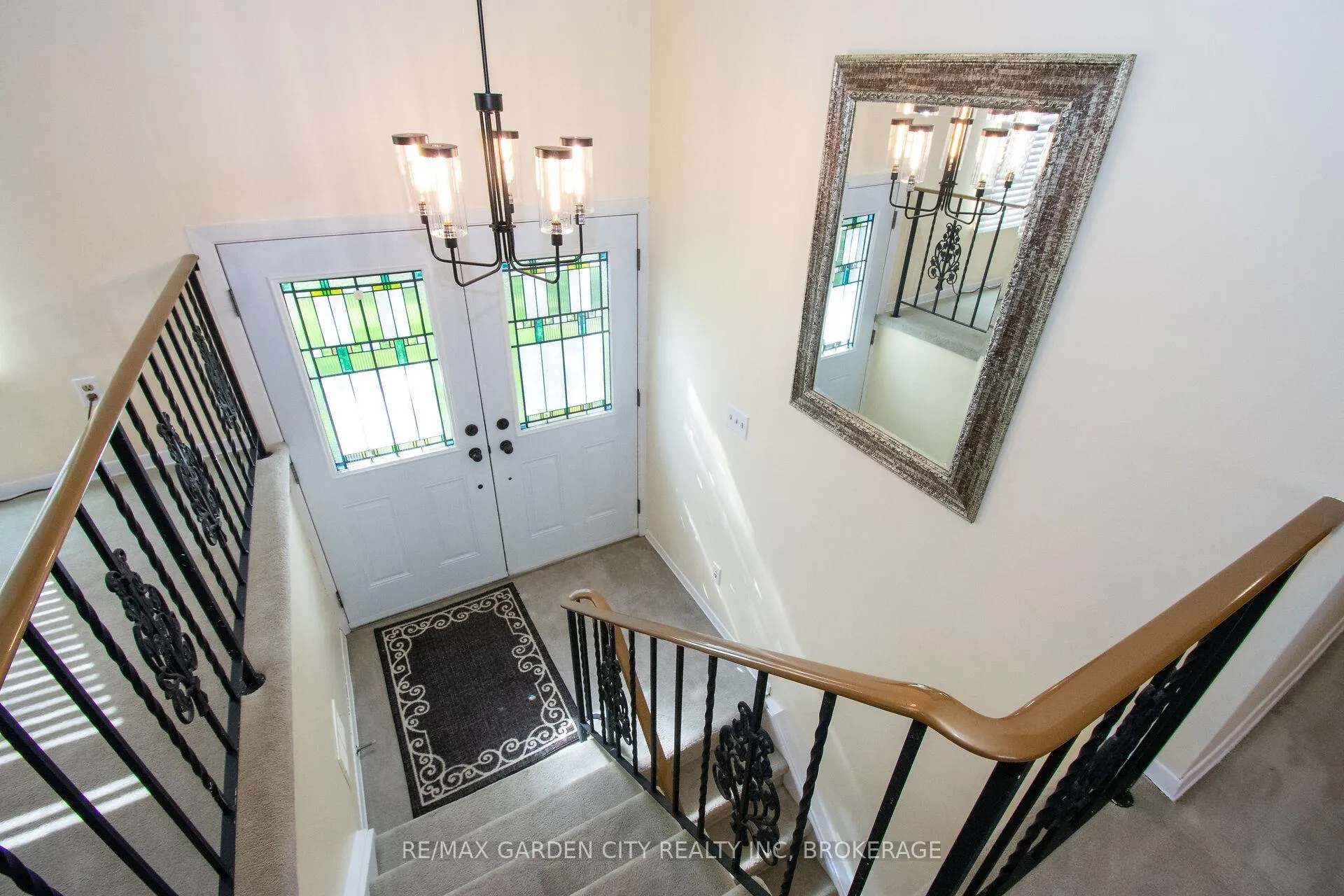 Photo 6 of 22 Shetland Crescent, St. Catharines, E. Chester — HOMEH