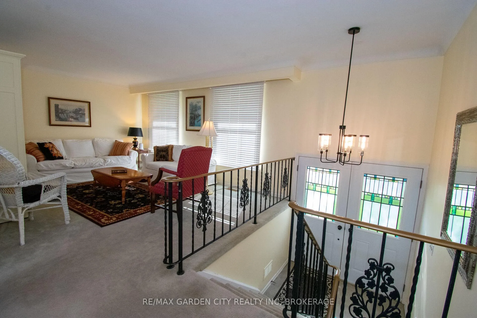 Photo 7 of 22 Shetland Crescent, St. Catharines, E. Chester — HOMEH