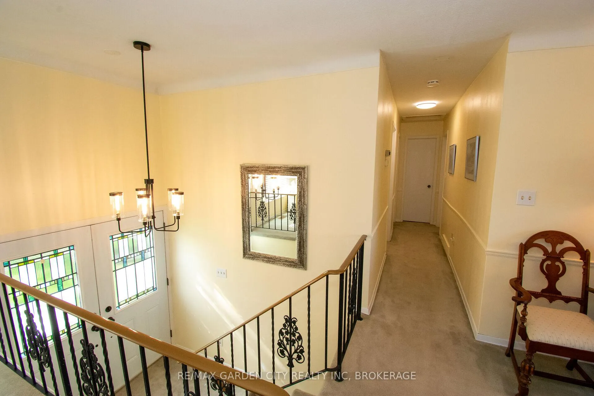 Photo 8 of 22 Shetland Crescent, St. Catharines, E. Chester — HOMEH