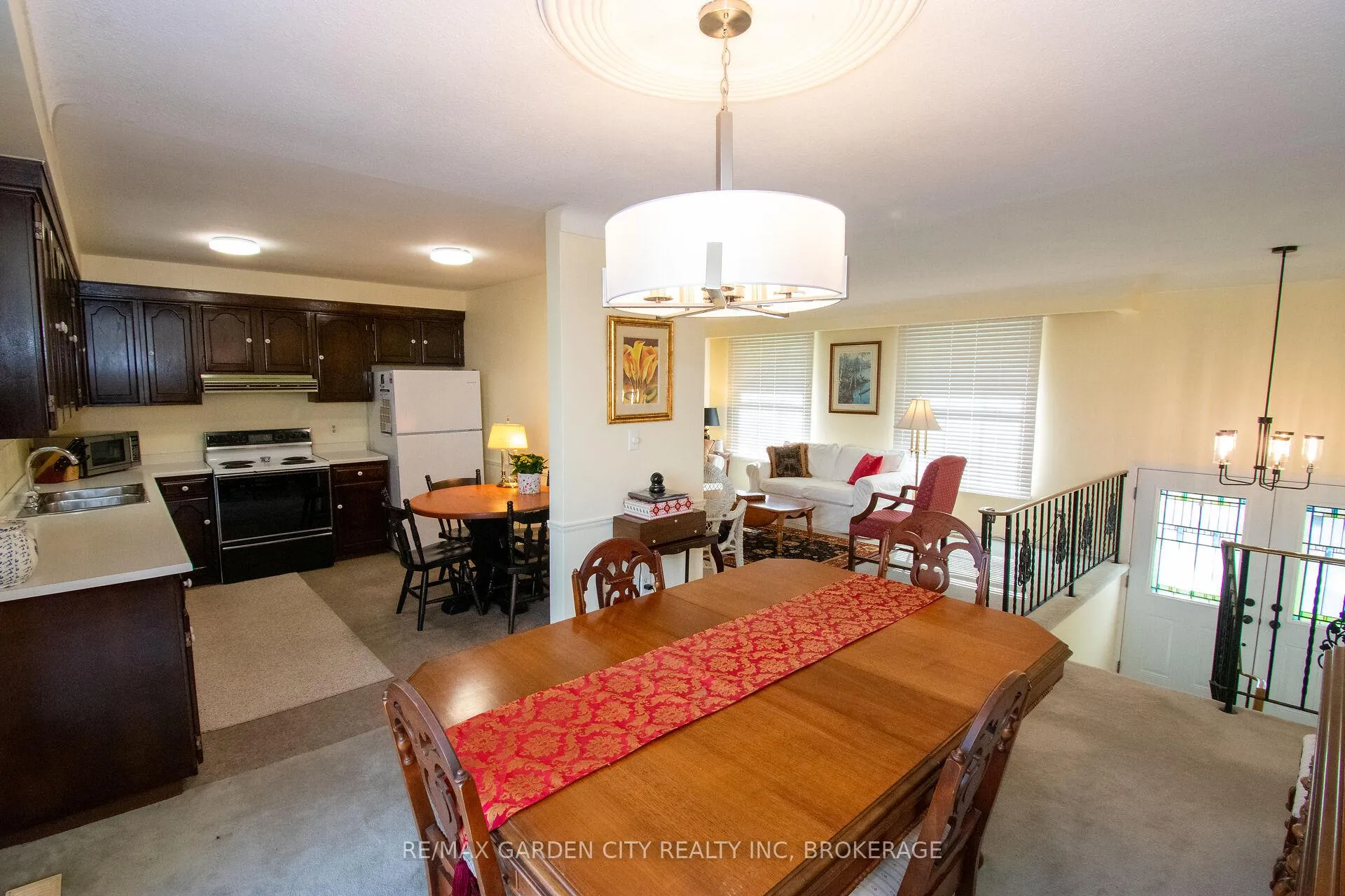 Photo 11 of 22 Shetland Crescent, St. Catharines, E. Chester — HOMEH