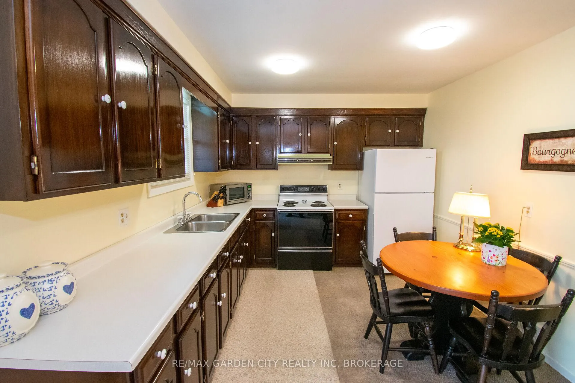 Photo 14 of 22 Shetland Crescent, St. Catharines, E. Chester — HOMEH