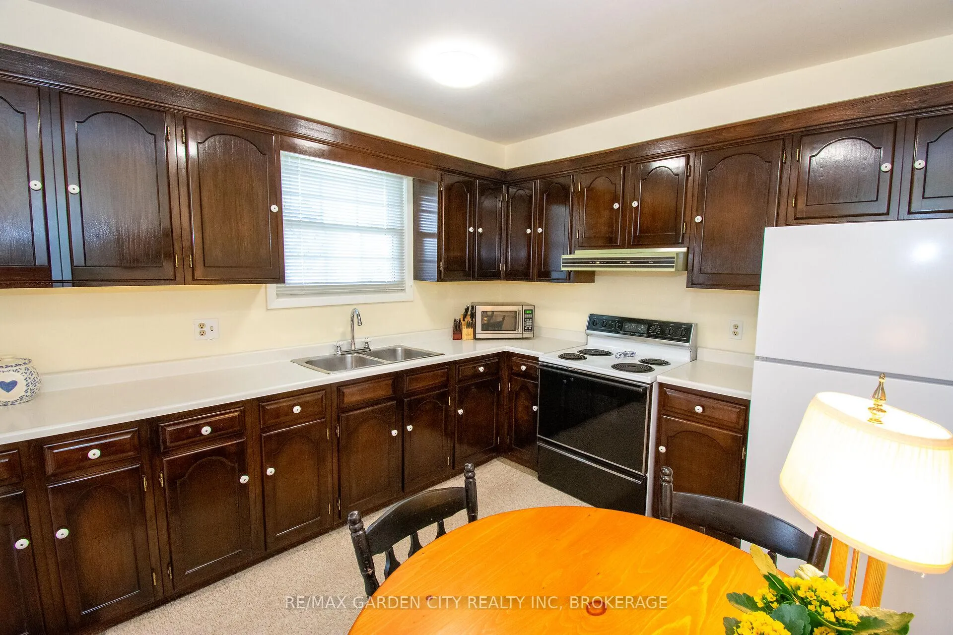 Photo 15 of 22 Shetland Crescent, St. Catharines, E. Chester — HOMEH