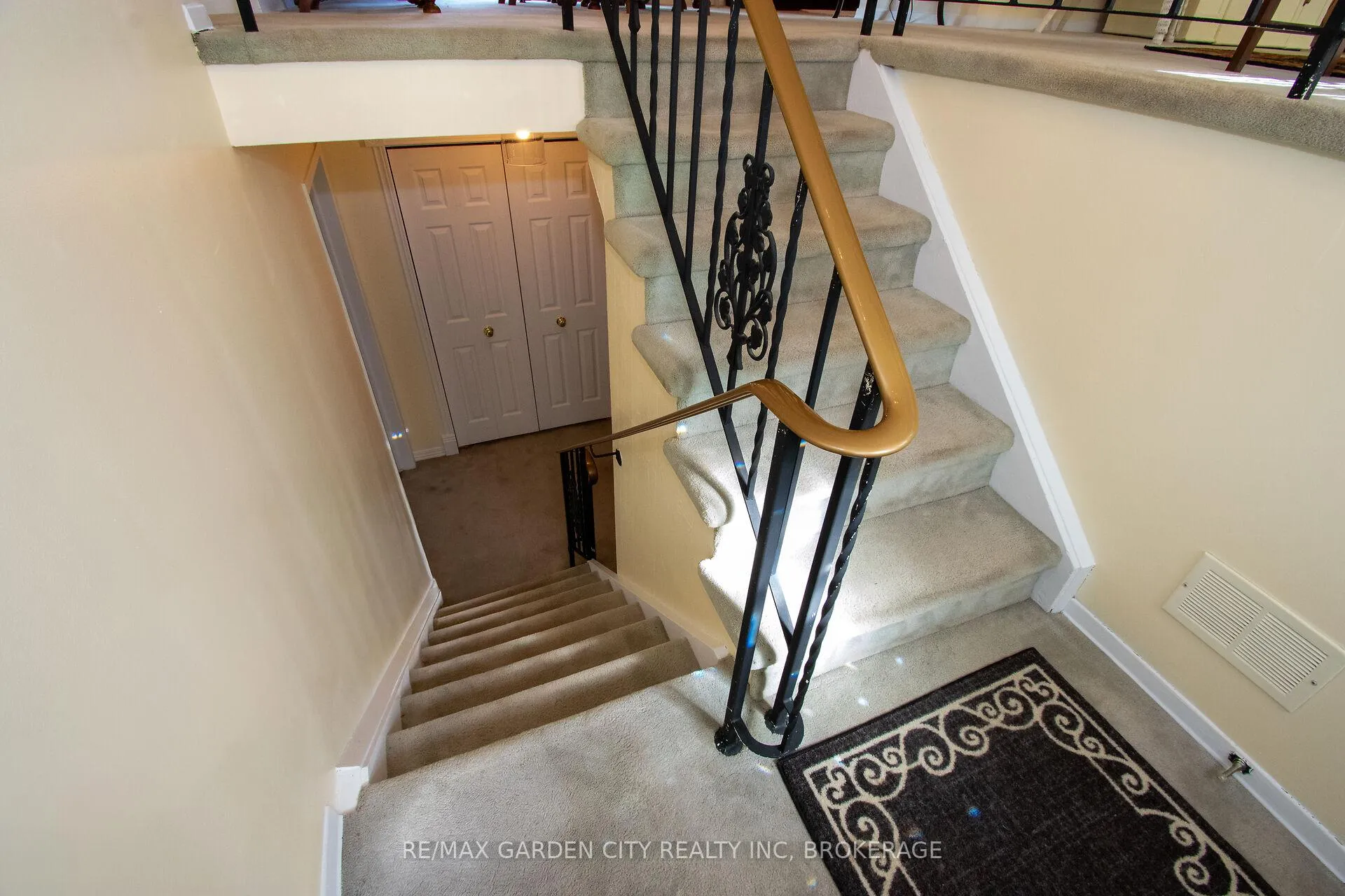 Photo 29 of 22 Shetland Crescent, St. Catharines, E. Chester — HOMEH