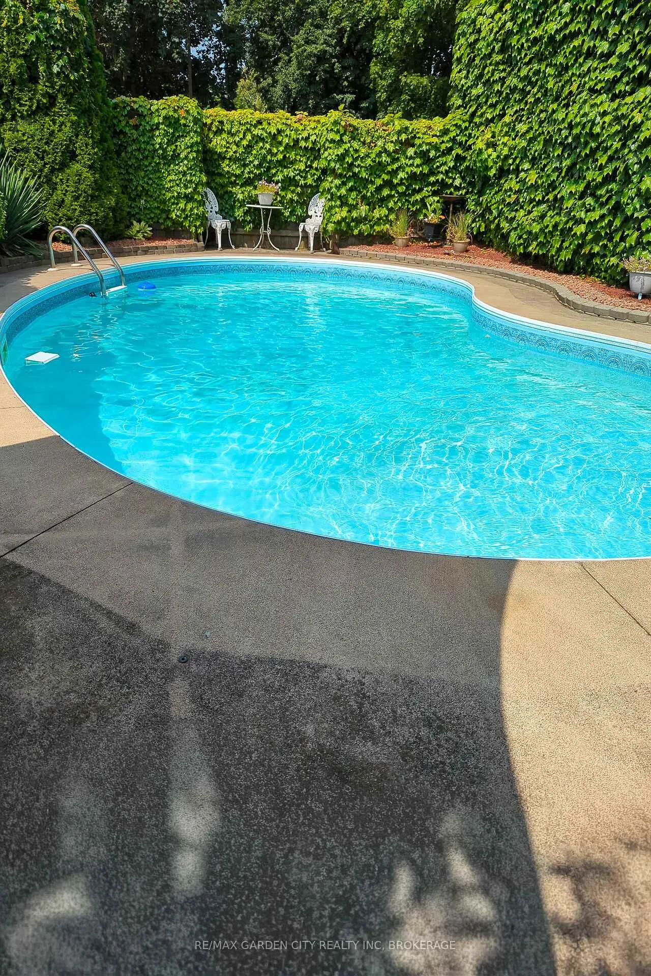 Photo 42 of 22 Shetland Crescent, St. Catharines, E. Chester — HOMEH