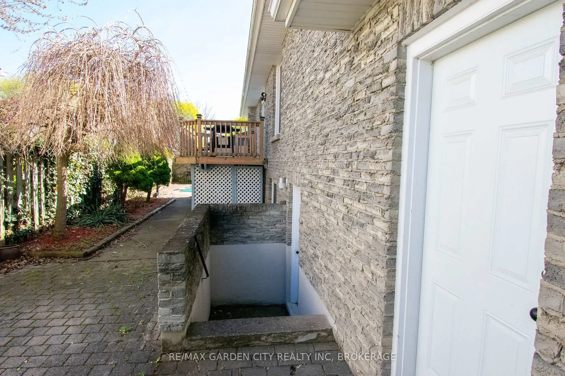 Photo 46 of 22 Shetland Crescent, St. Catharines, E. Chester — HOMEH