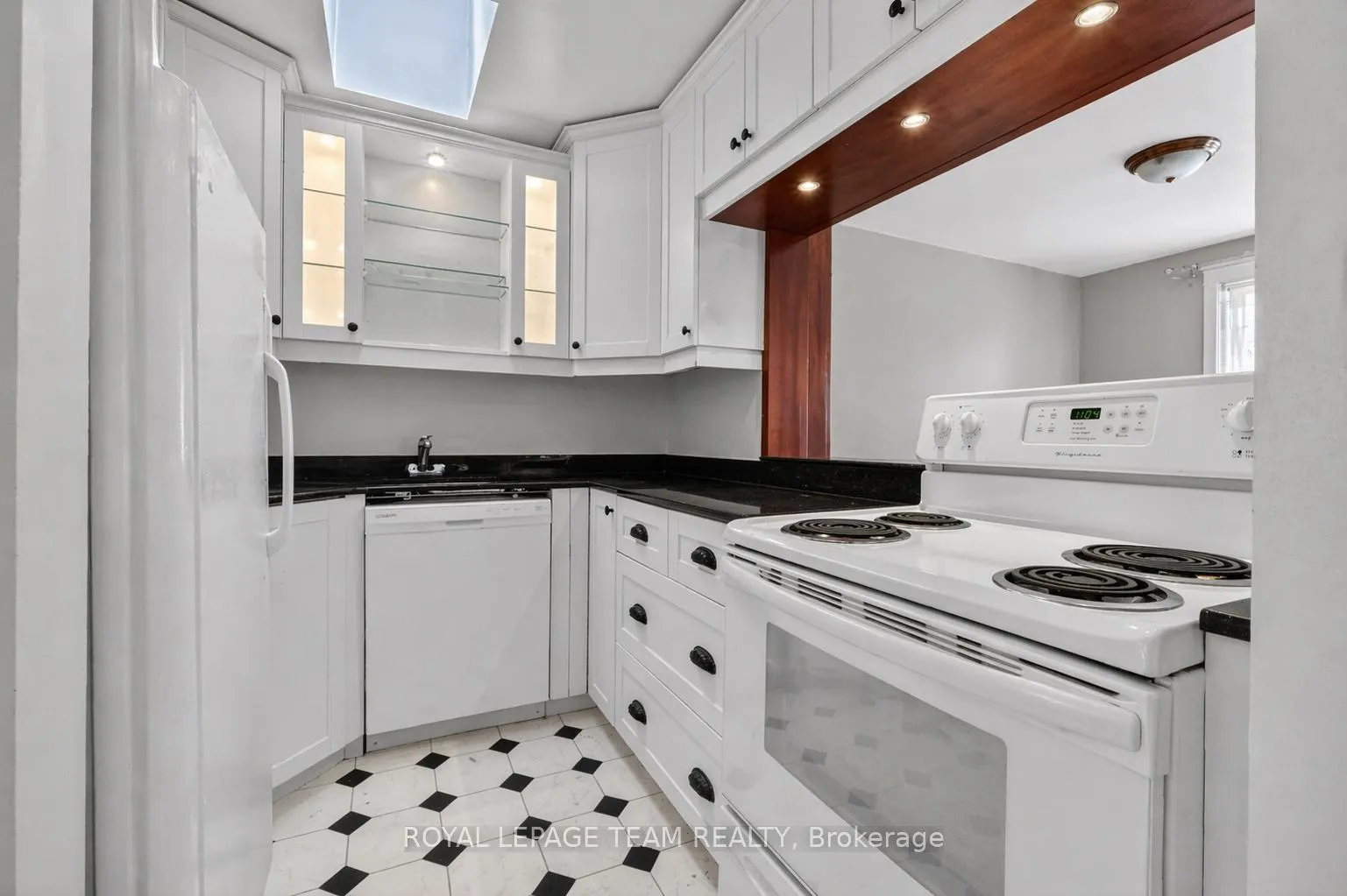 Photo 13 of 12 Lewis Street, Ottawa, Ottawa Centre/Golden Triangle — HOMEH