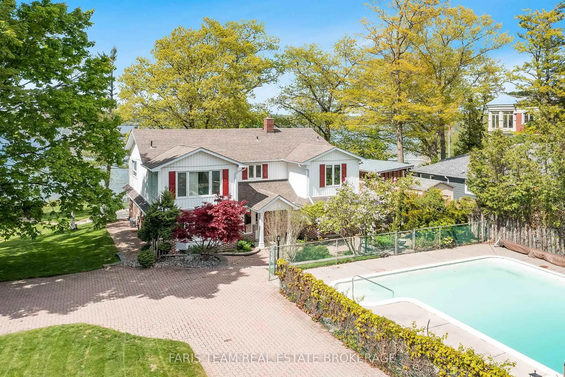 Photo 3 of 10 White Oaks Road, Barrie, South Shore — HOMEH