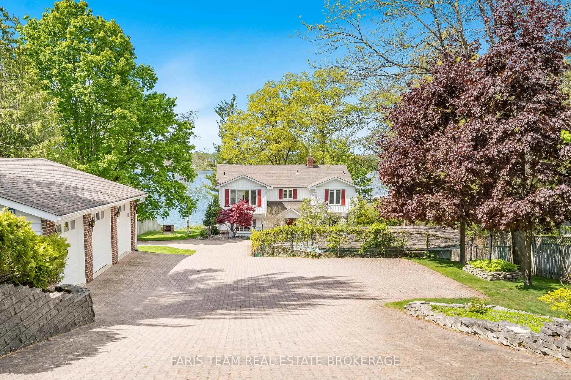 Photo 4 of 10 White Oaks Road, Barrie, South Shore — HOMEH