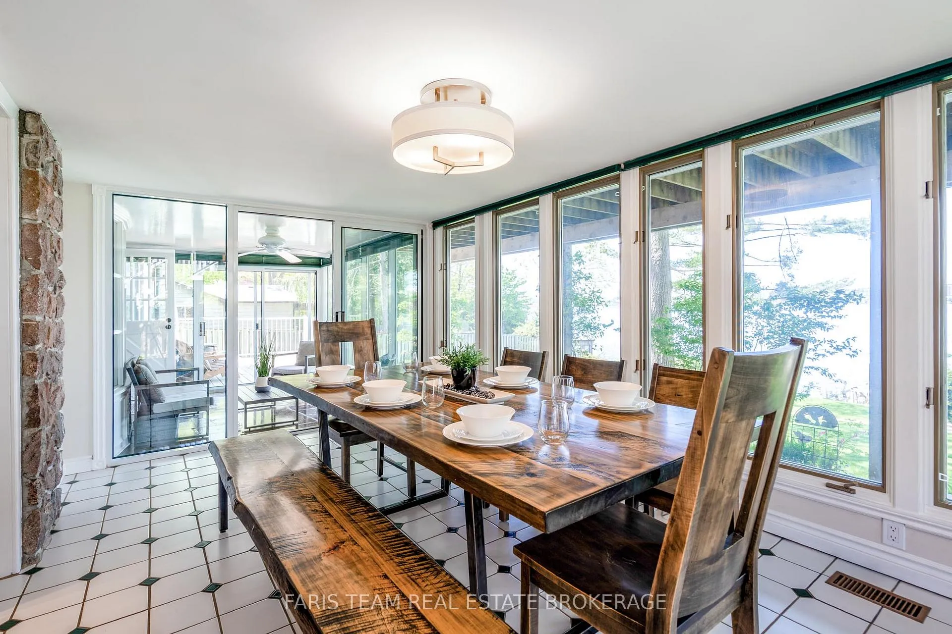 Photo 9 of 10 White Oaks Road, Barrie, South Shore — HOMEH