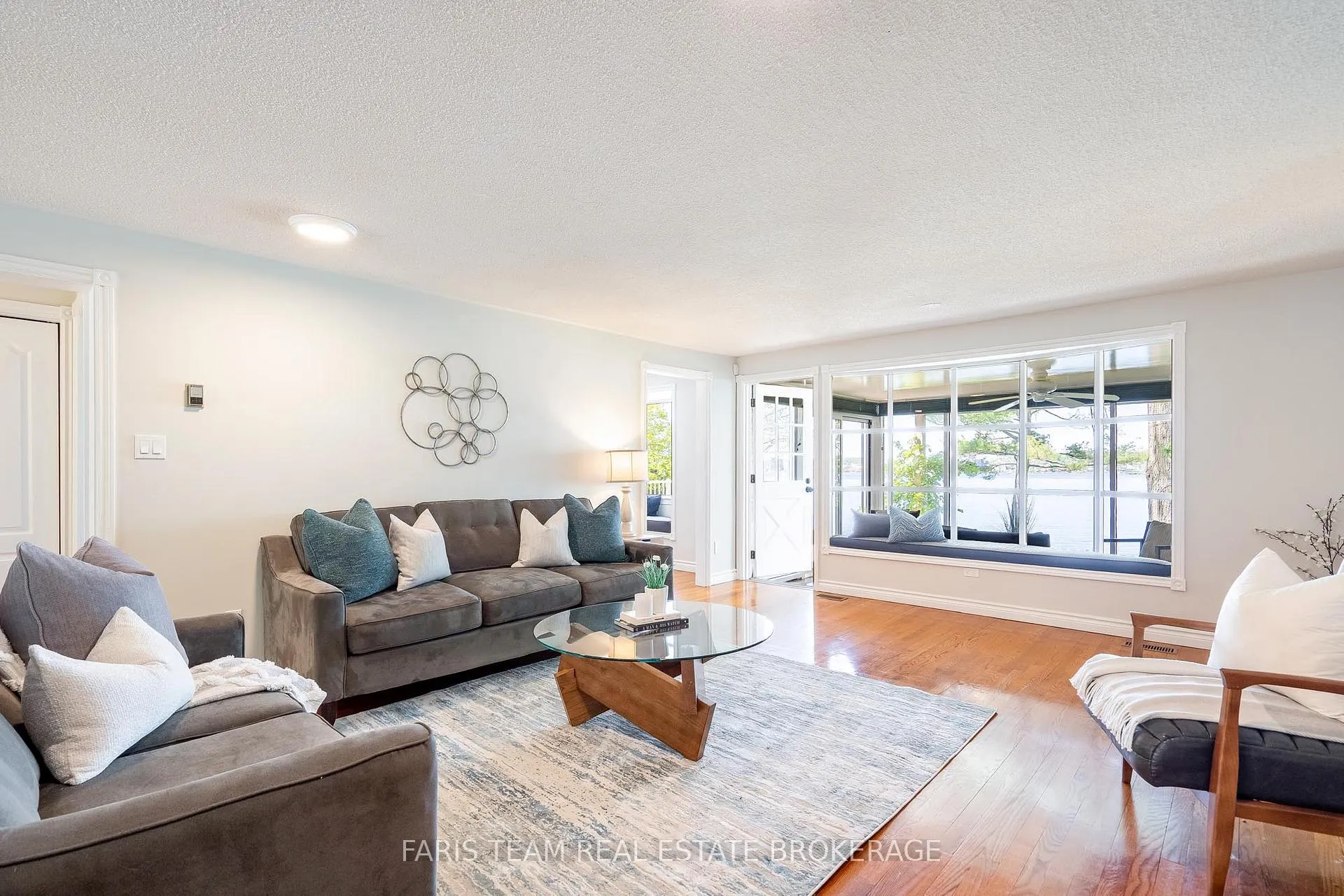 Photo 10 of 10 White Oaks Road, Barrie, South Shore — HOMEH