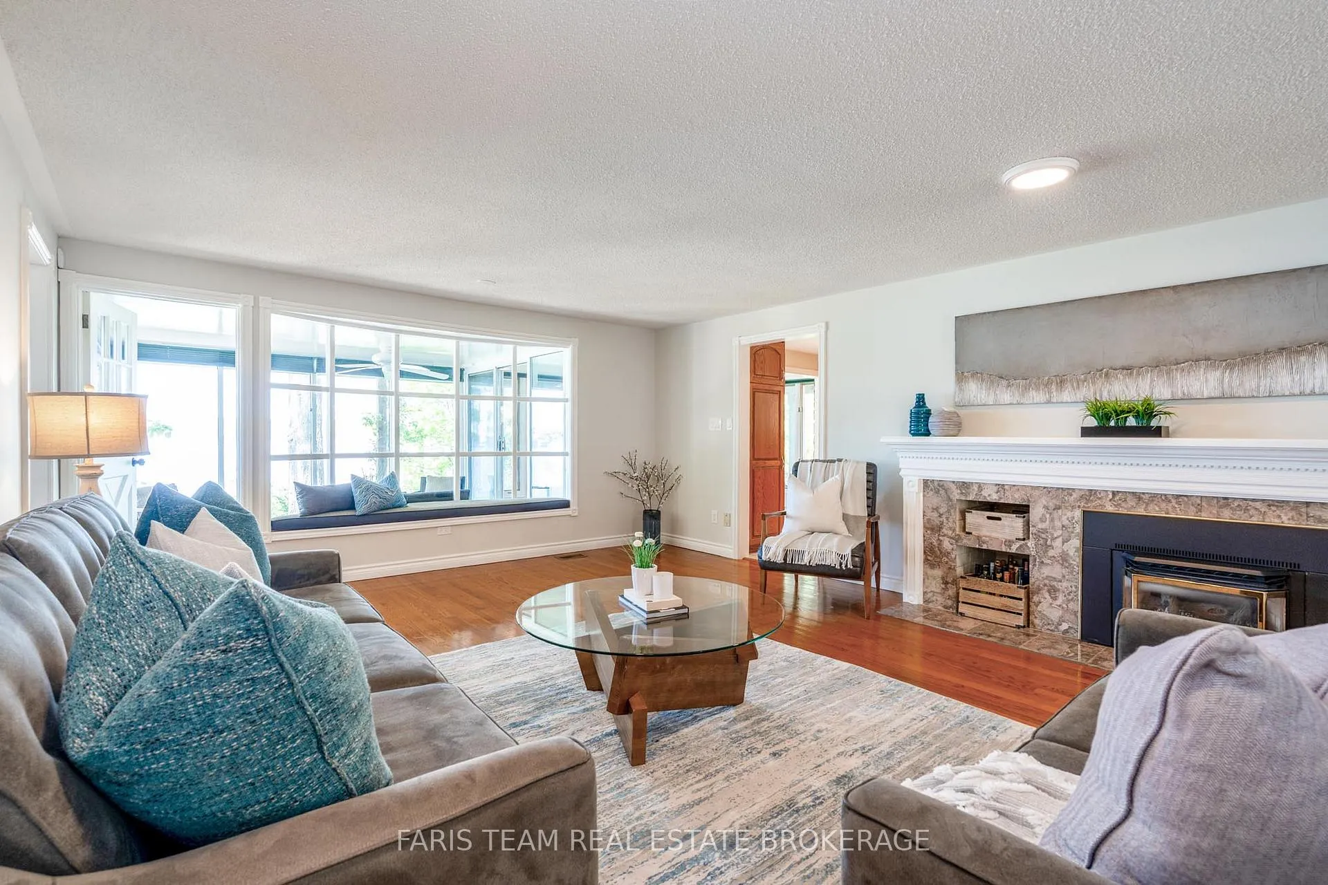 Photo 11 of 10 White Oaks Road, Barrie, South Shore — HOMEH