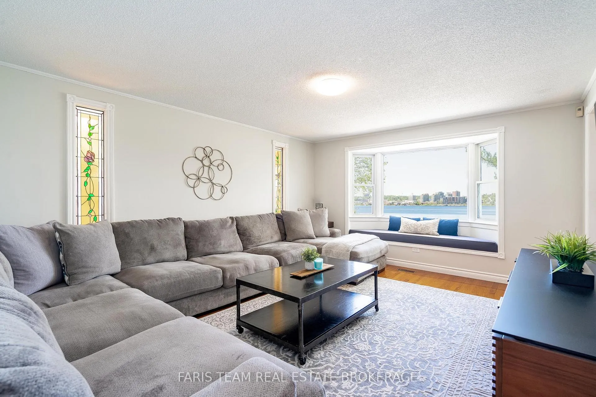 Photo 14 of 10 White Oaks Road, Barrie, South Shore — HOMEH