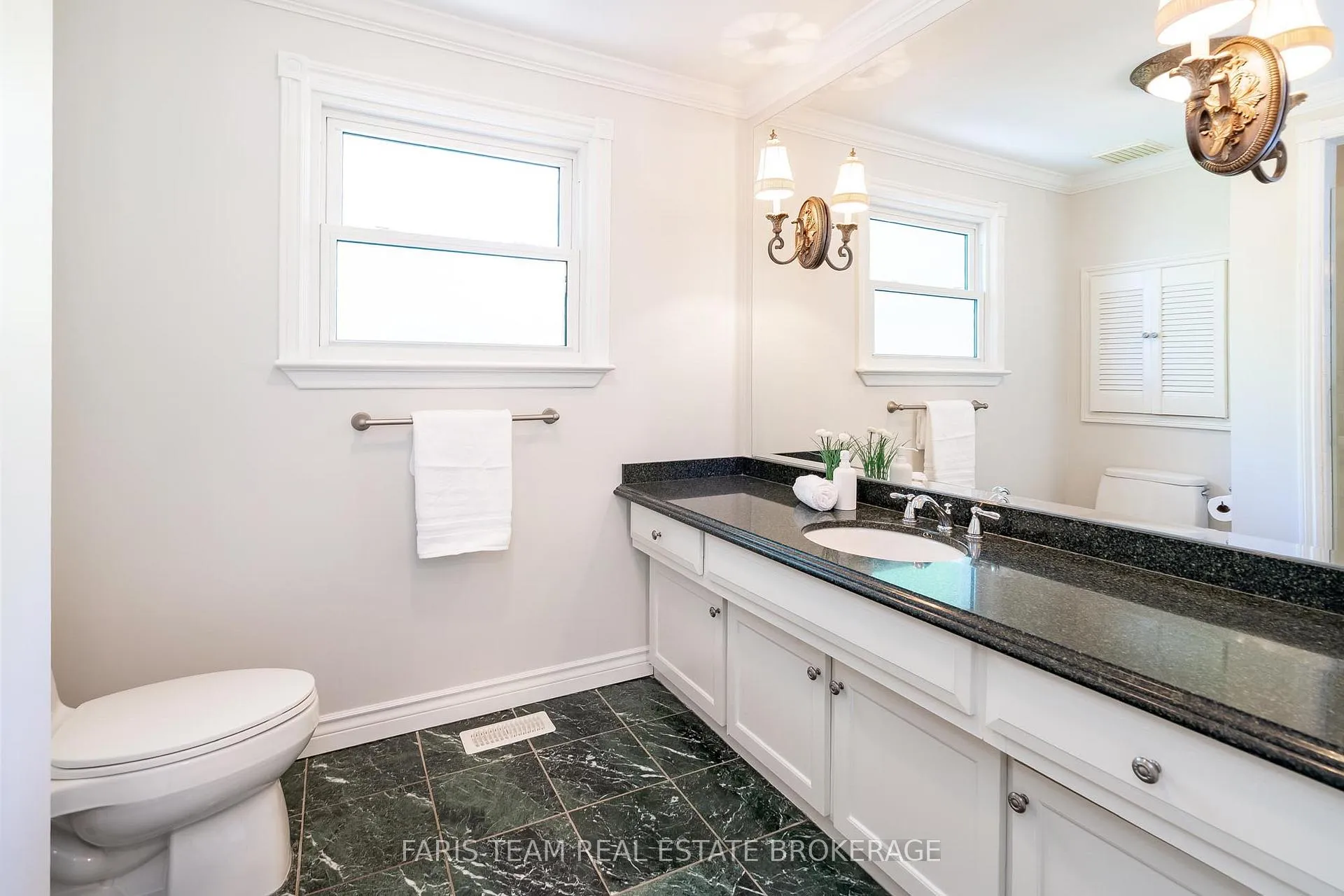 Photo 17 of 10 White Oaks Road, Barrie, South Shore — HOMEH