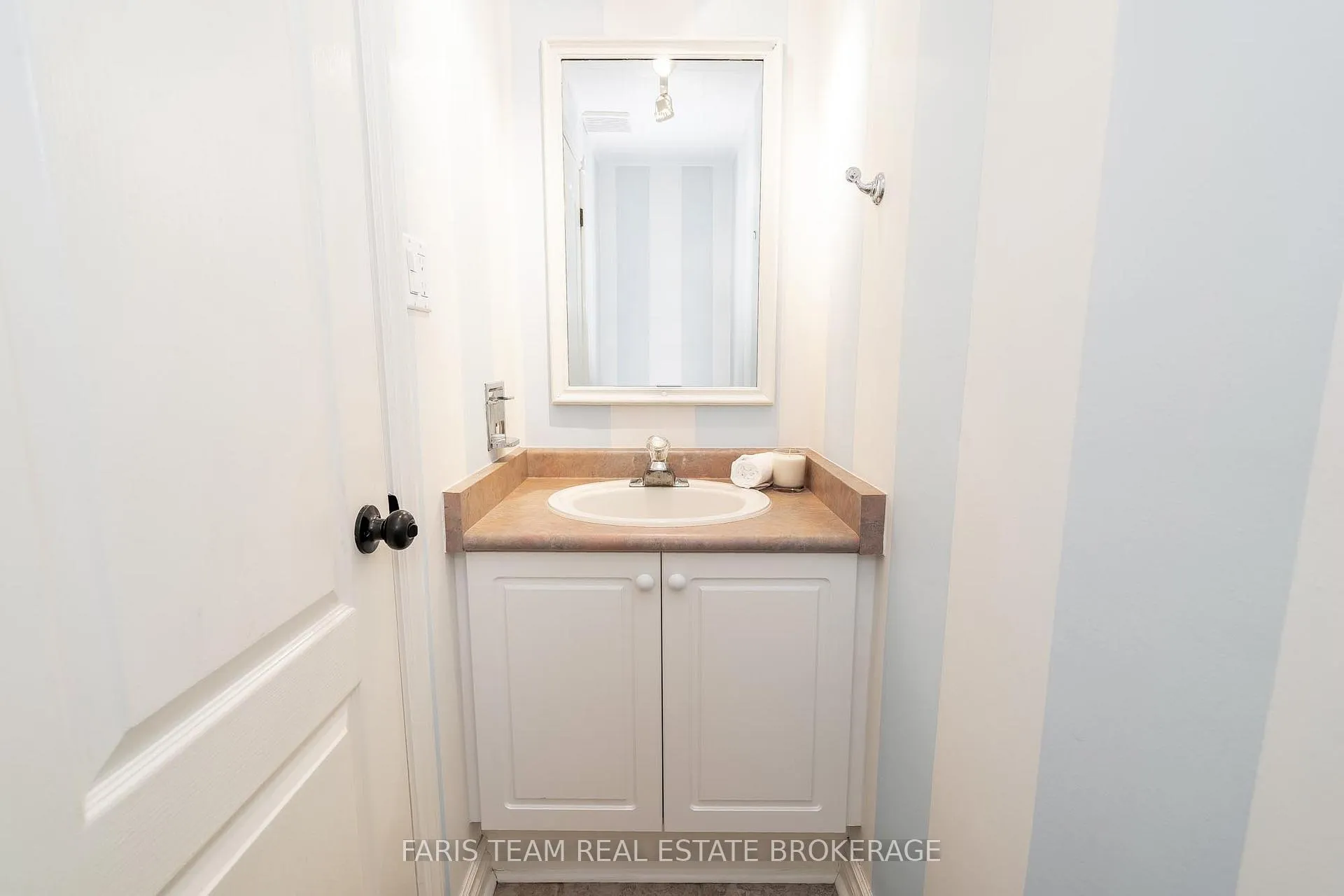 Photo 19 of 10 White Oaks Road, Barrie, South Shore — HOMEH