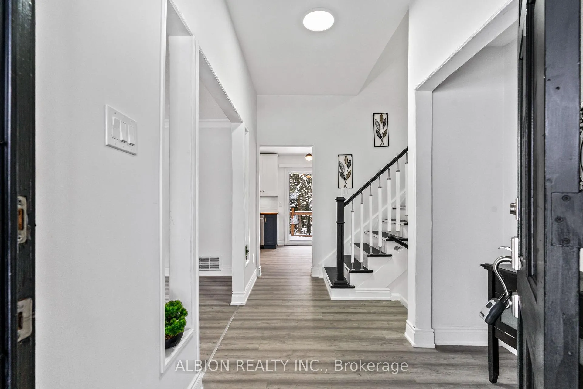 Photo 3 of 39 Westview Crescent, Caledon, Palgrave — HOMEH