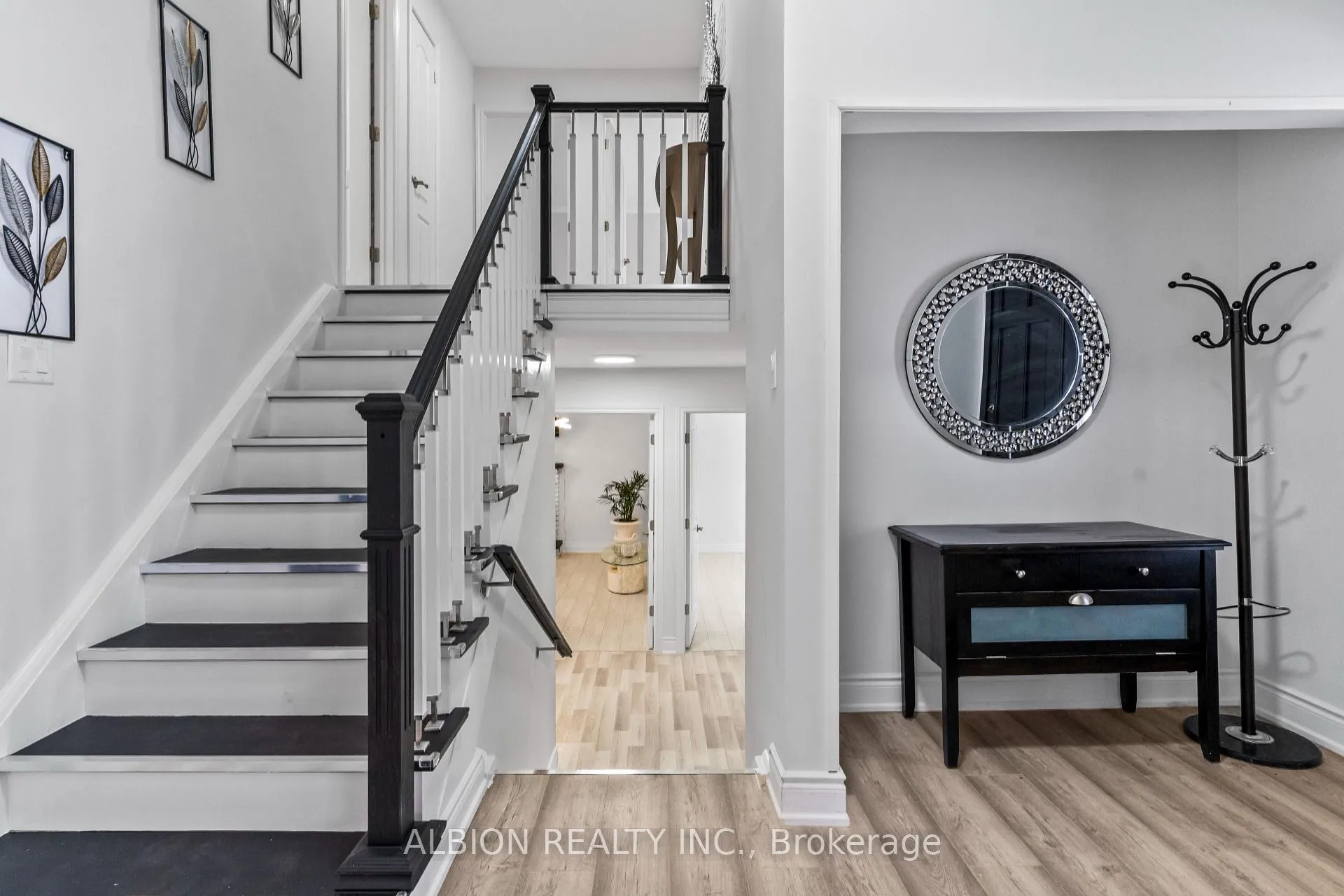Photo 13 of 39 Westview Crescent, Caledon, Palgrave — HOMEH