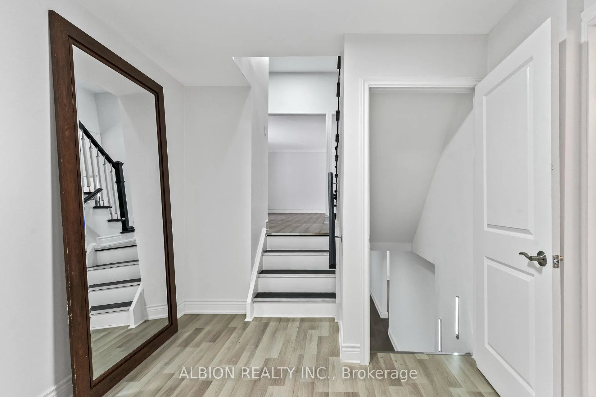 Photo 27 of 39 Westview Crescent, Caledon, Palgrave — HOMEH