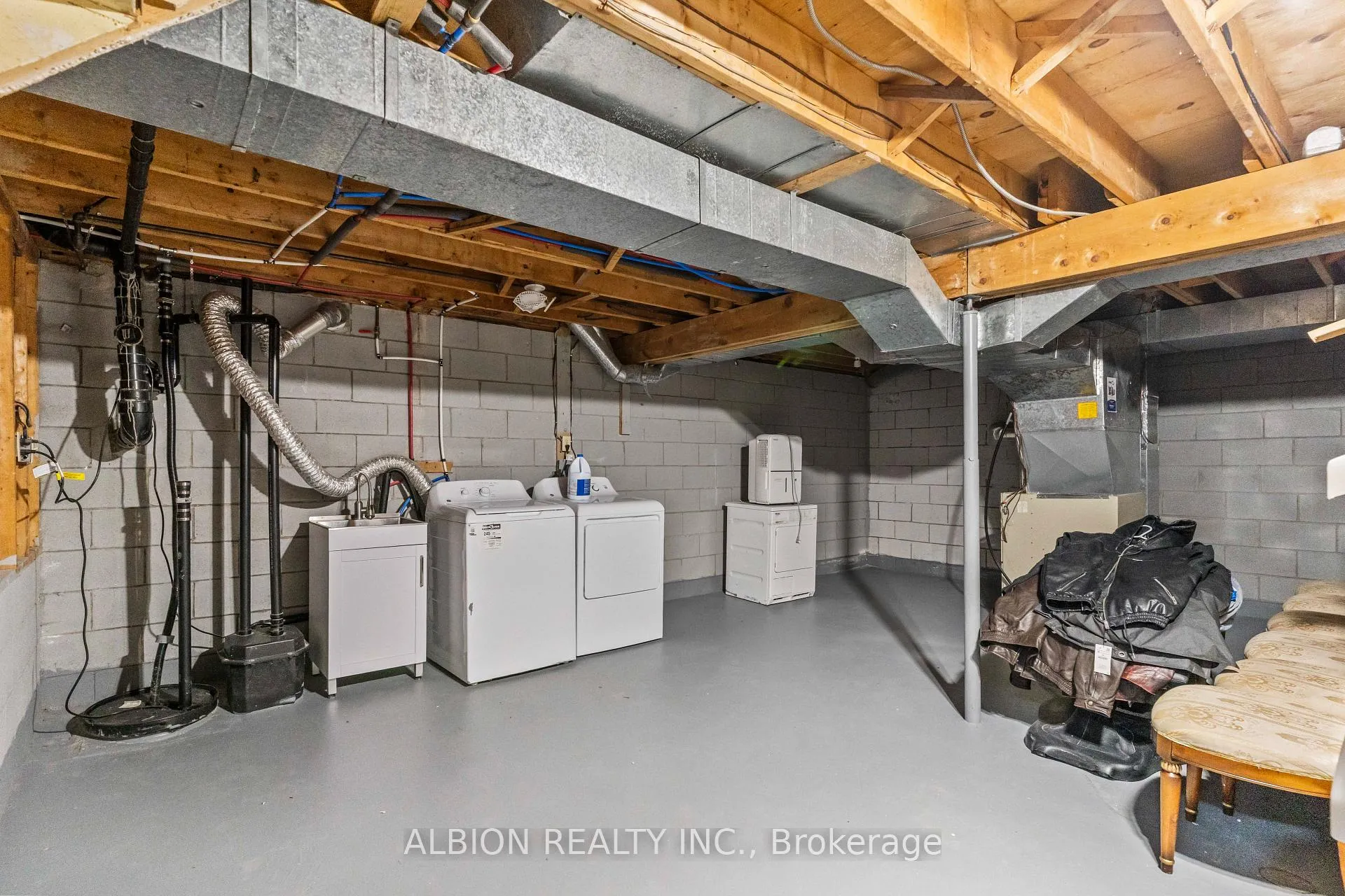 Photo 30 of 39 Westview Crescent, Caledon, Palgrave — HOMEH