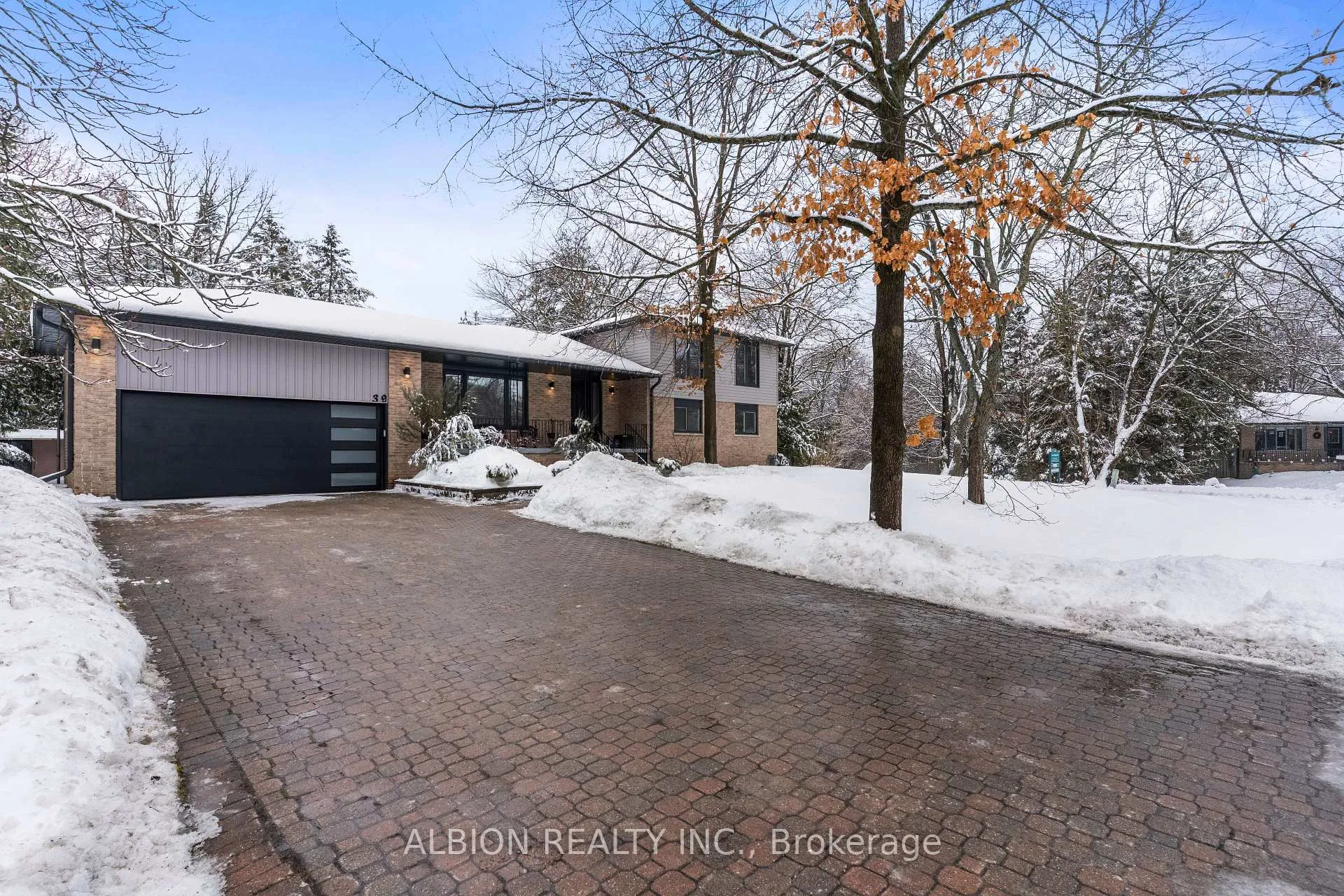 Photo 34 of 39 Westview Crescent, Caledon, Palgrave — HOMEH