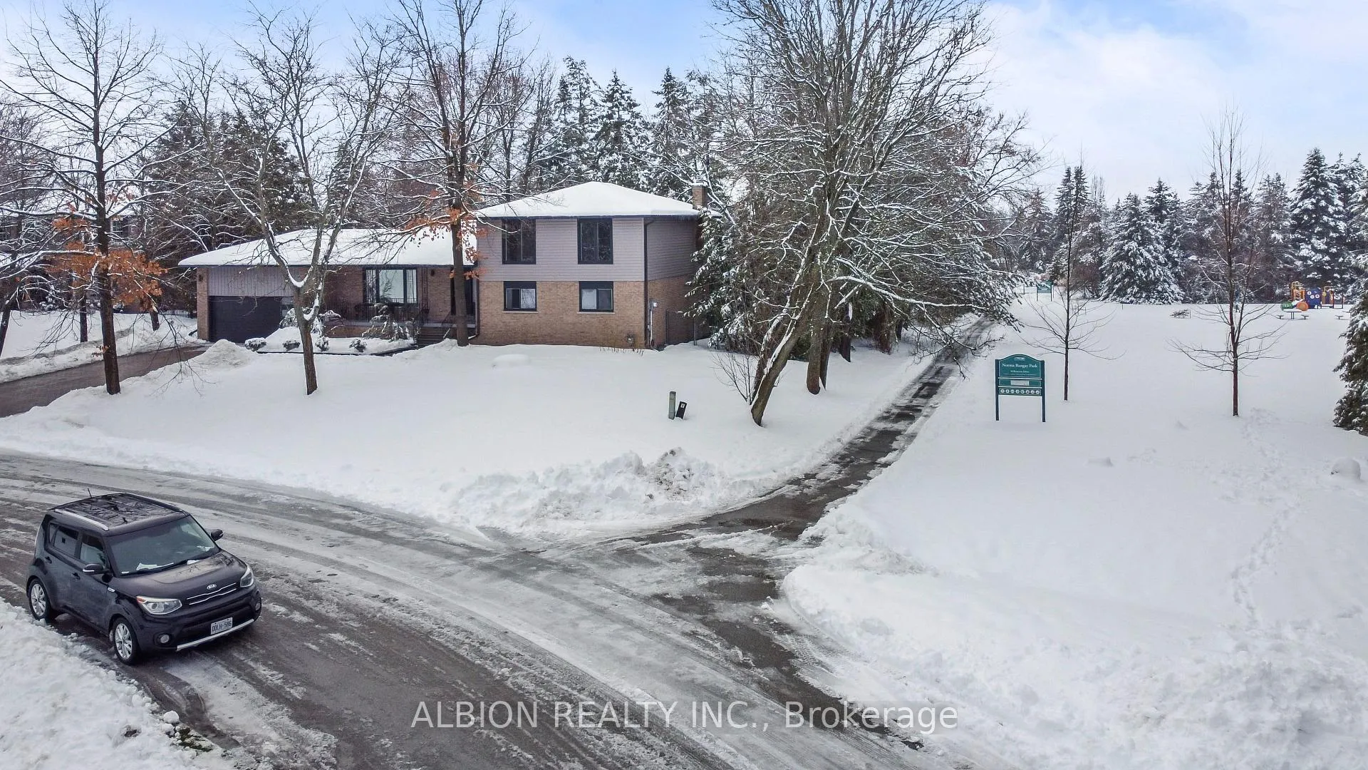 Photo 38 of 39 Westview Crescent, Caledon, Palgrave — HOMEH