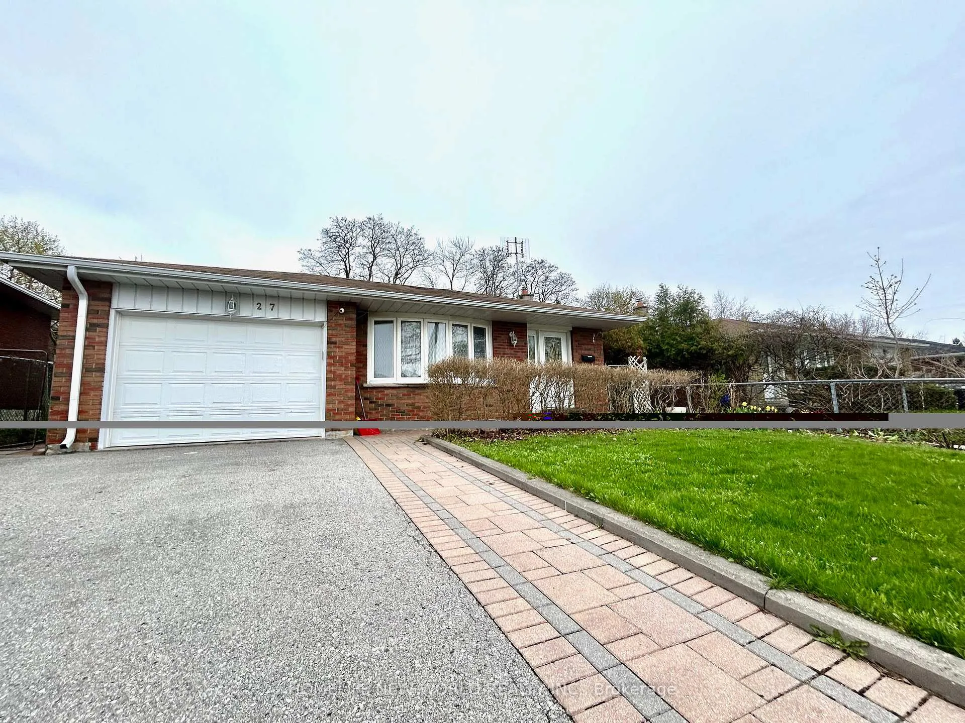 Front of Unit Upper, 27 Hayward Crescent